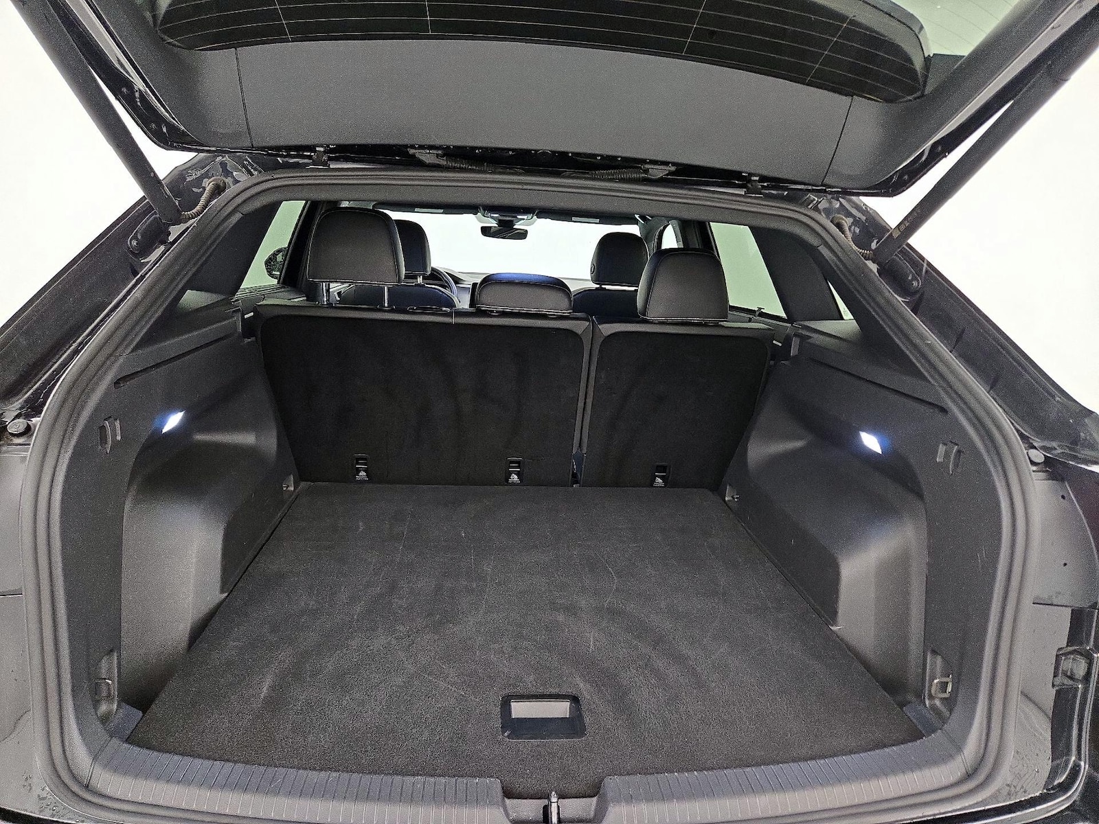 2024 Volkswagen Atlas Cross Sport SE w/Tech - Photo 21