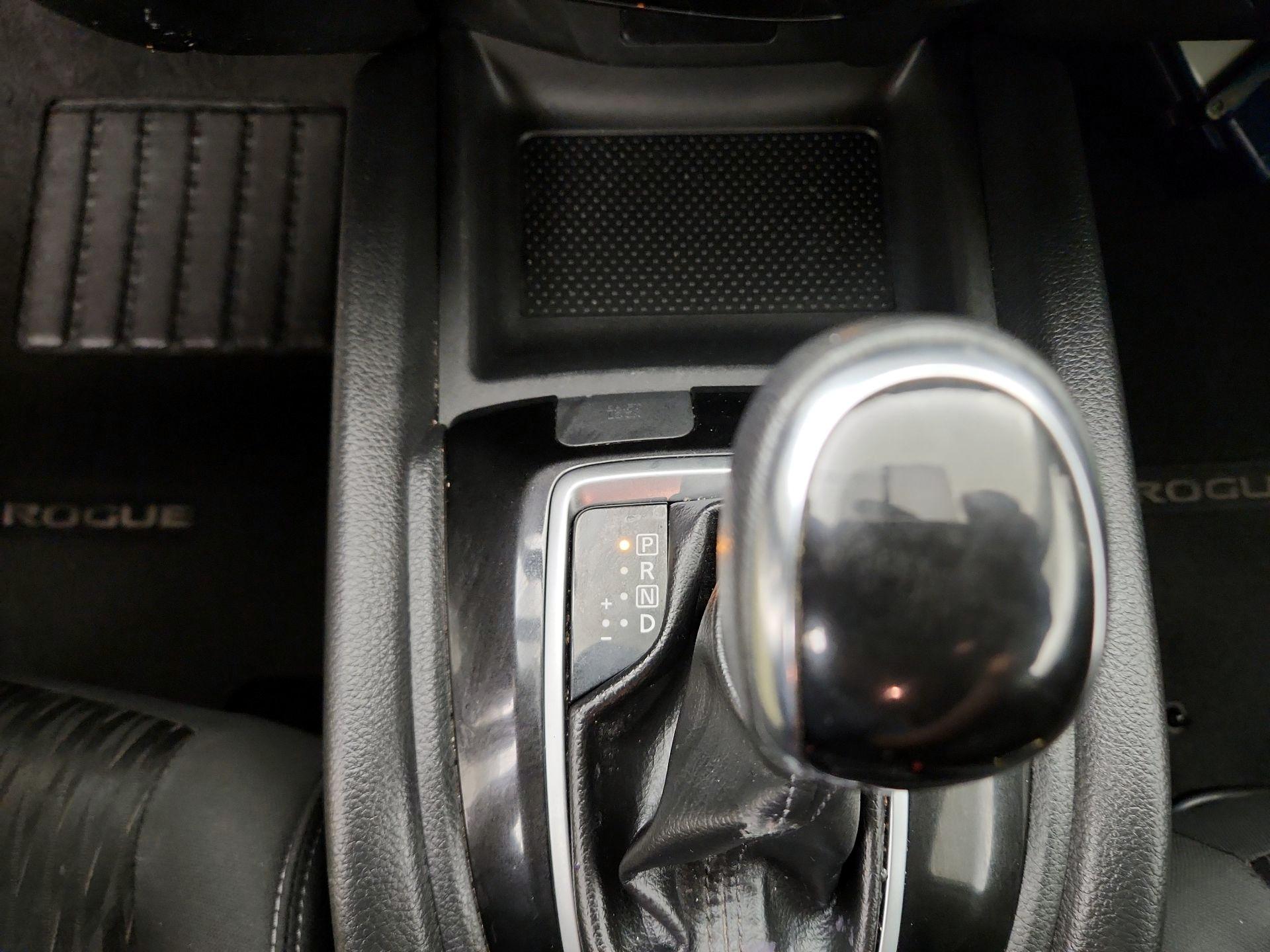 Thumbnail: 2018 Nissan Rogue - 18