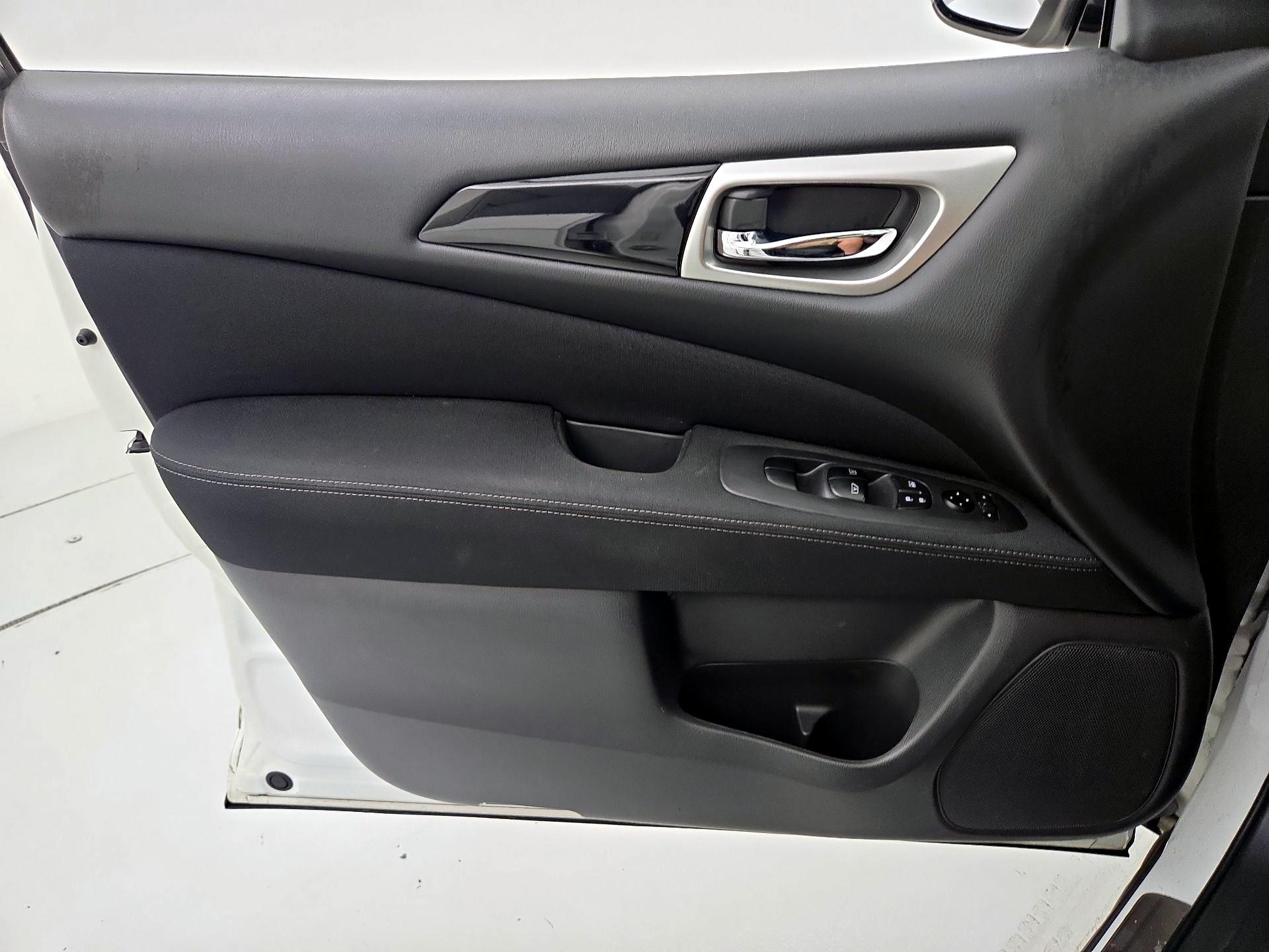 Thumbnail: 2017 Nissan Pathfinder - 12