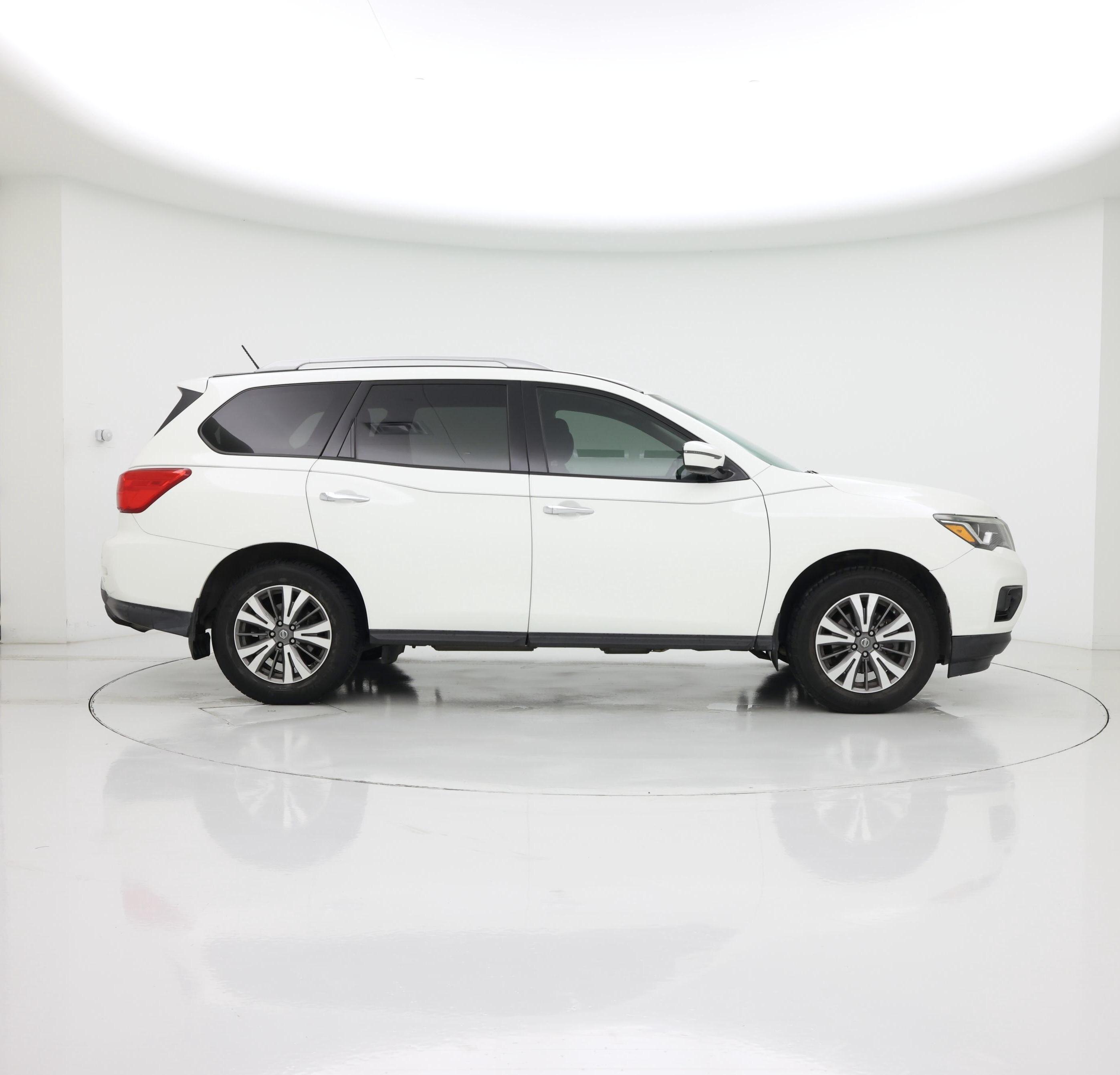 Thumbnail: 2017 Nissan Pathfinder - 7