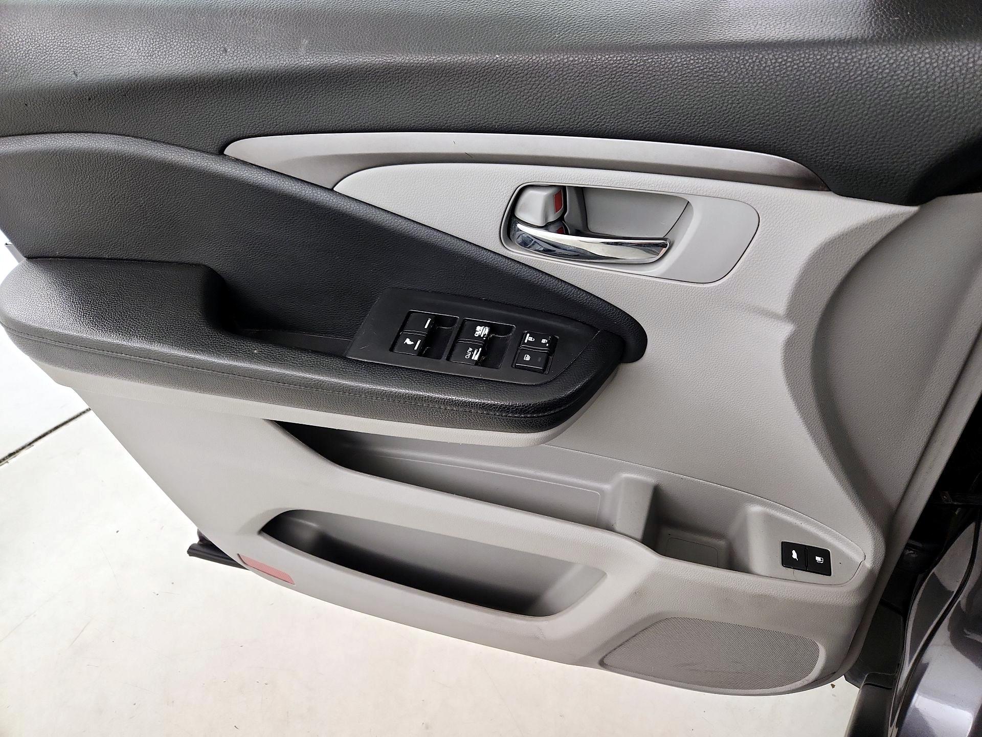 Thumbnail: 2018 Honda Pilot - 12