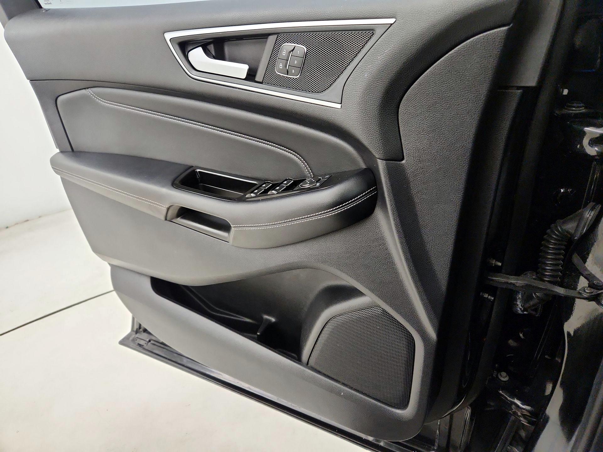 Thumbnail: 2018 Ford Edge - 12