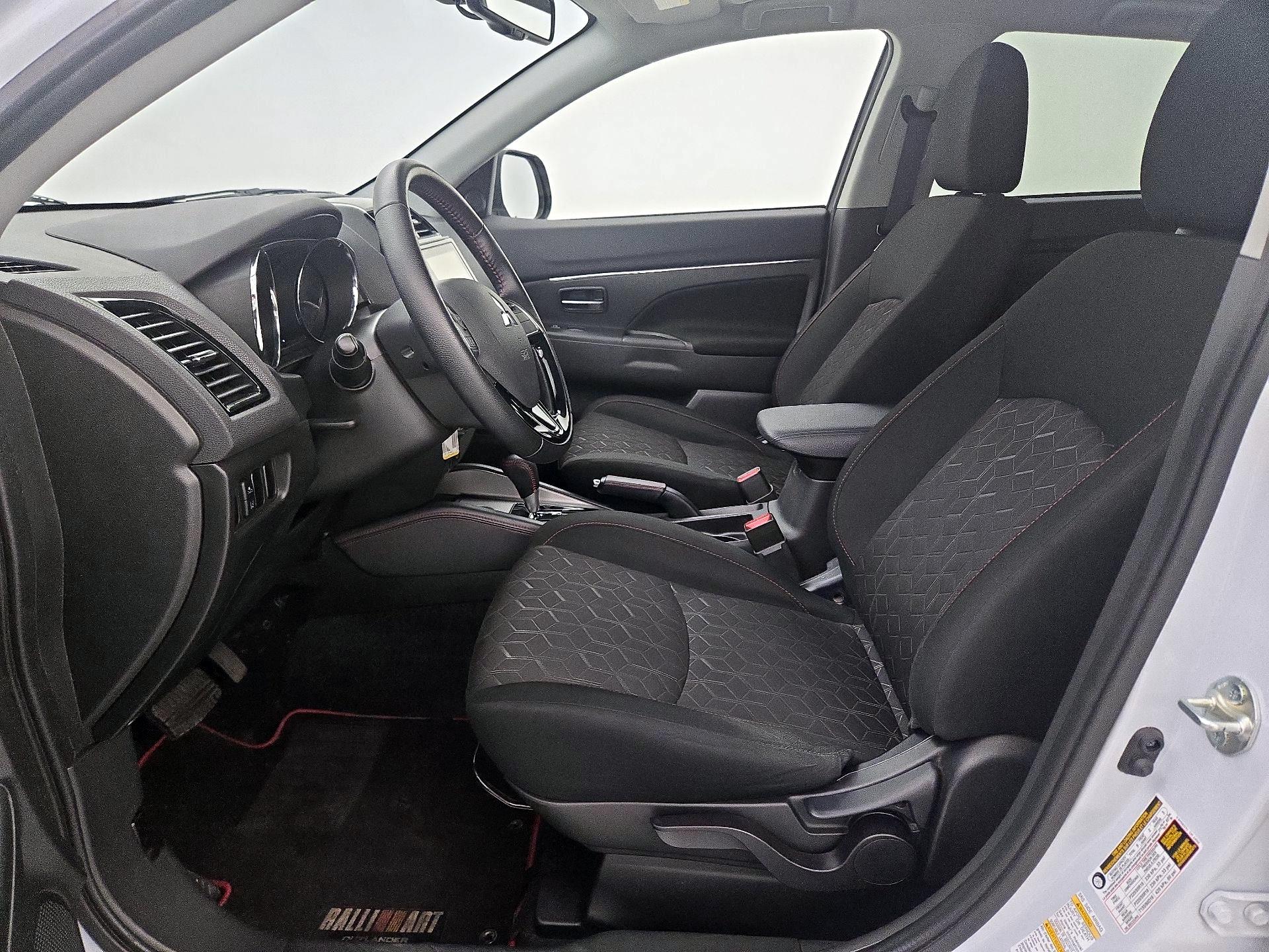 Thumbnail: 2023 Mitsubishi Outlander Sport - 11