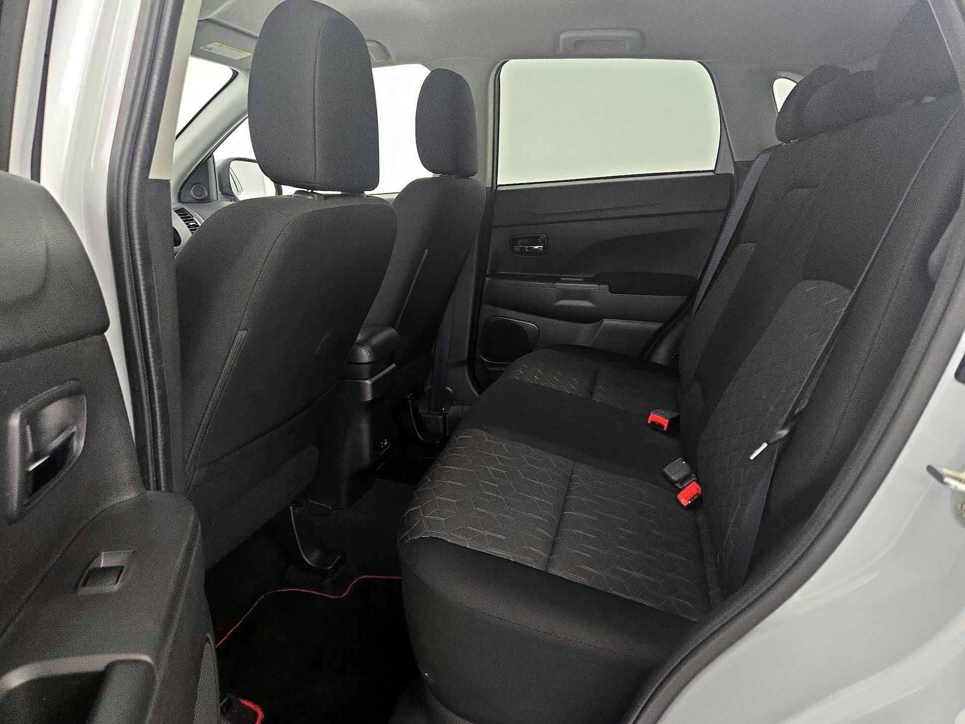 Thumbnail: 2023 Mitsubishi Outlander Sport - 19