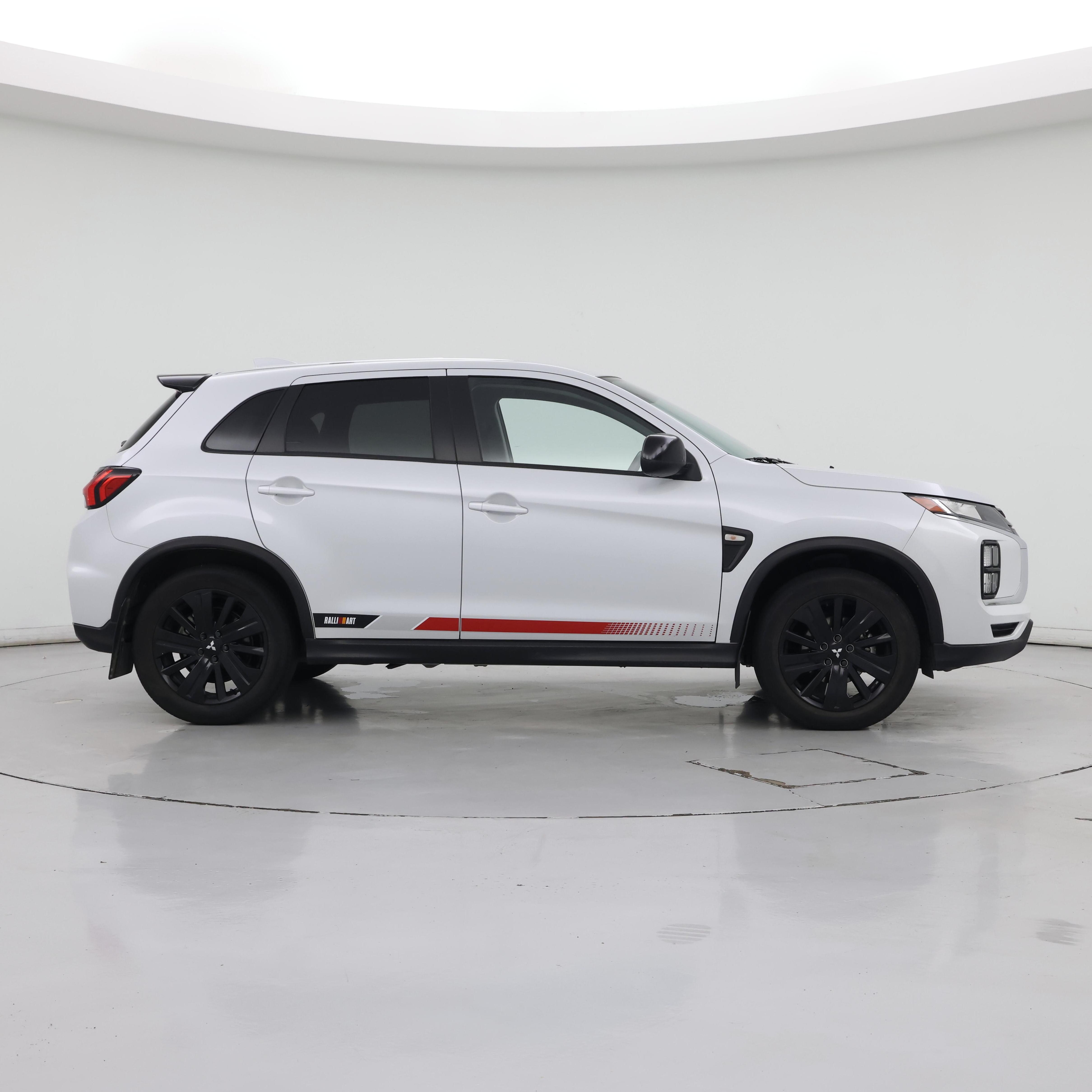Thumbnail: 2023 Mitsubishi Outlander Sport - 7