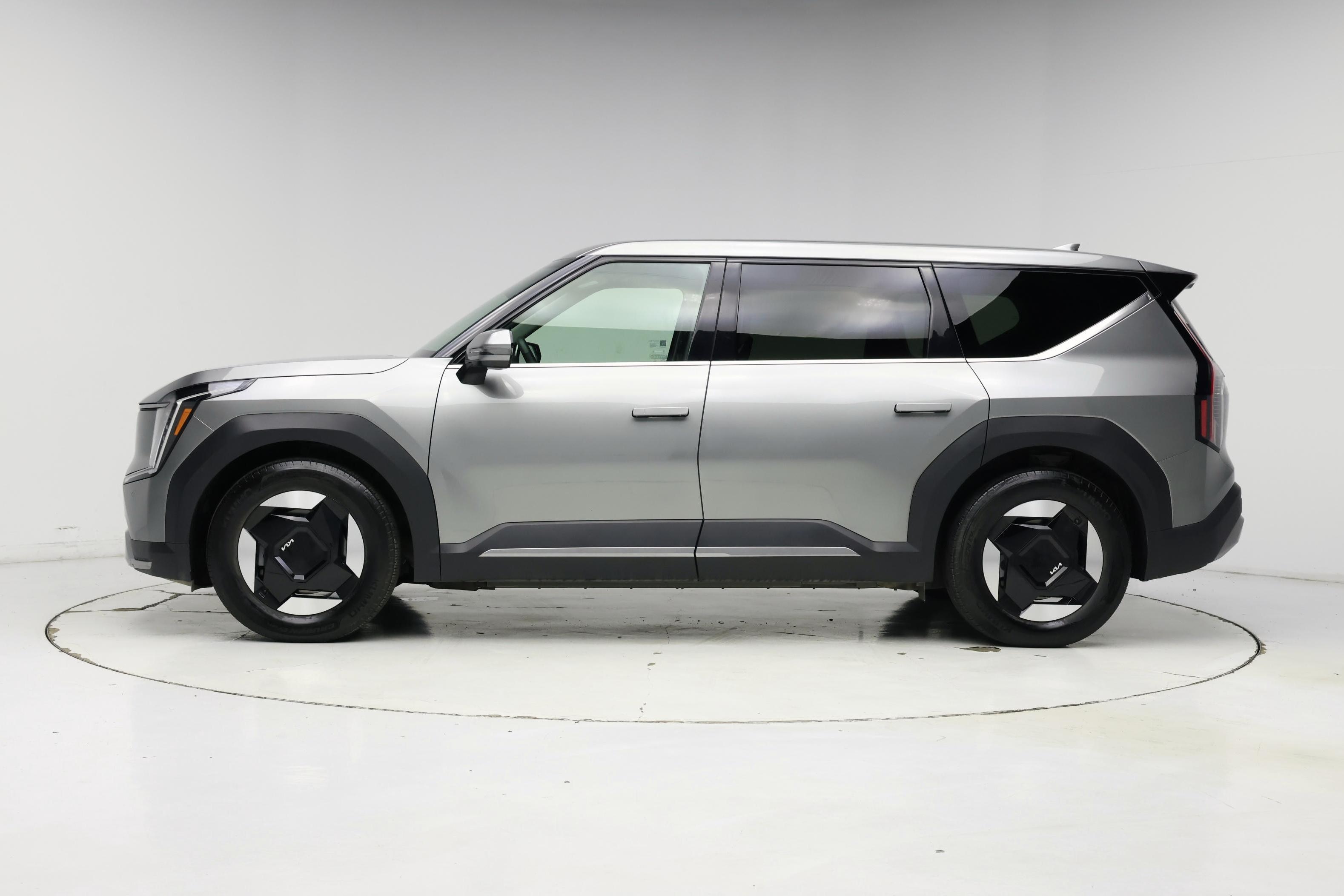 Thumbnail: 2024 Kia EV9 - 3