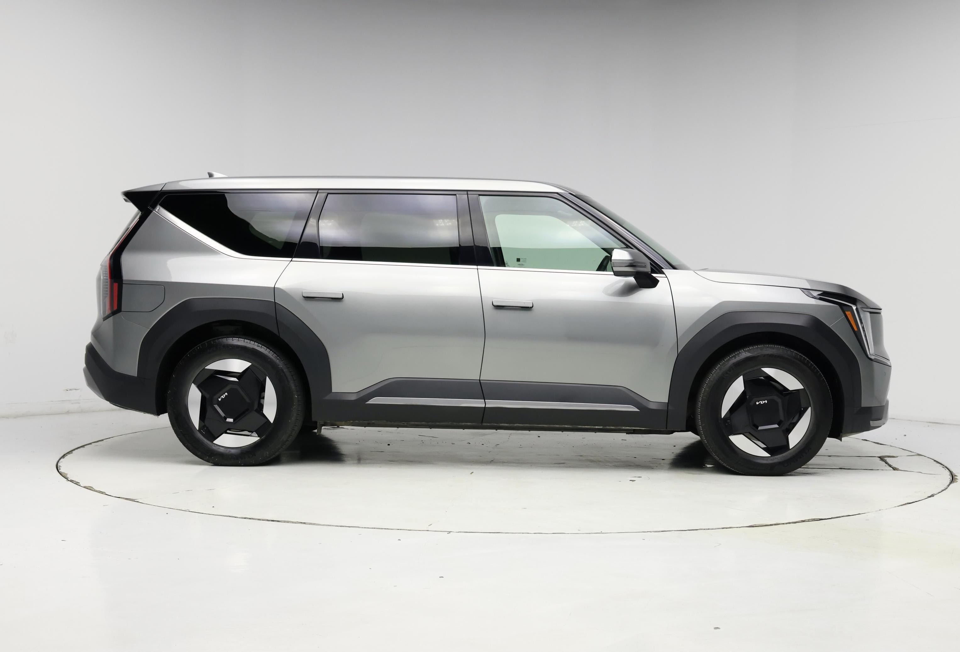 Thumbnail: 2024 Kia EV9 - 7