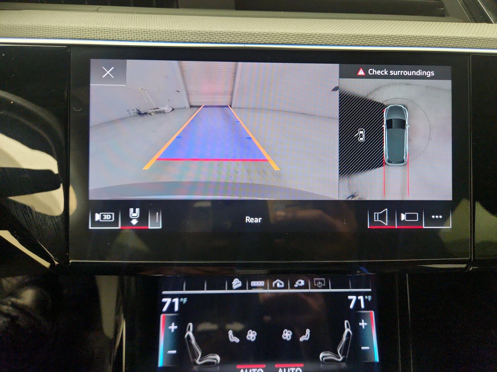 Thumbnail: 2022 Audi e-tron S - 15