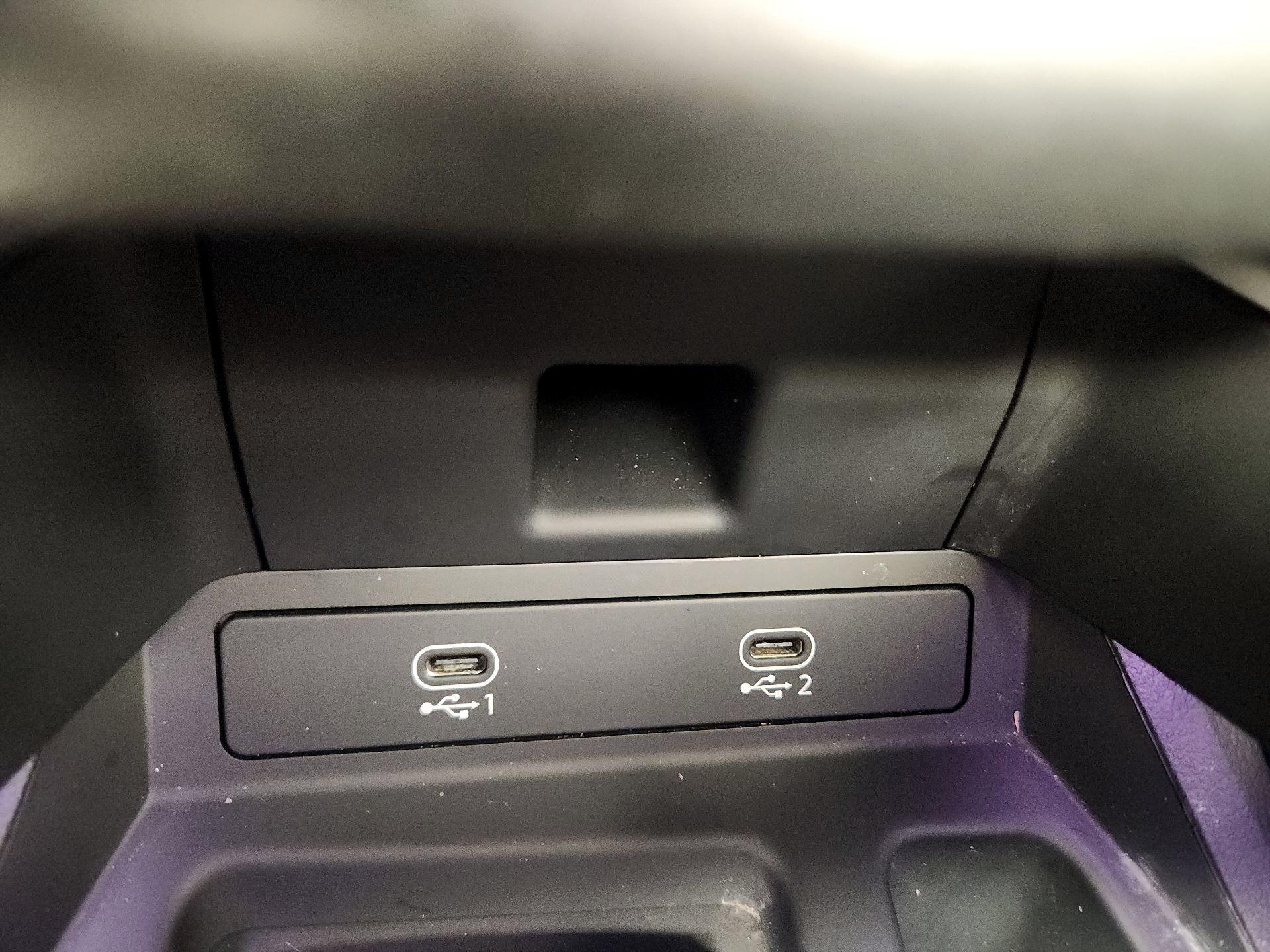 Thumbnail: 2022 Audi e-tron S - 19