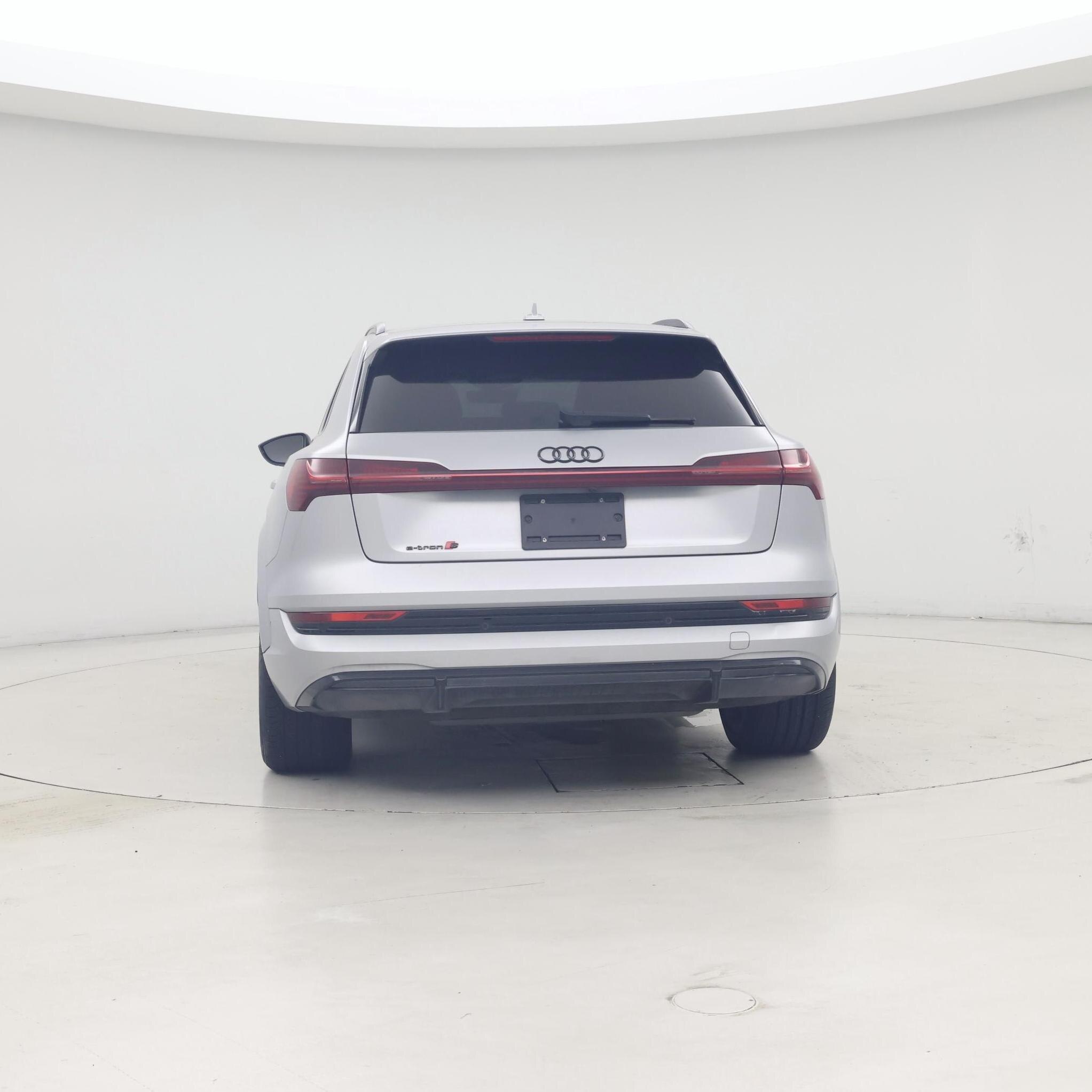 Thumbnail: 2022 Audi e-tron S - 6