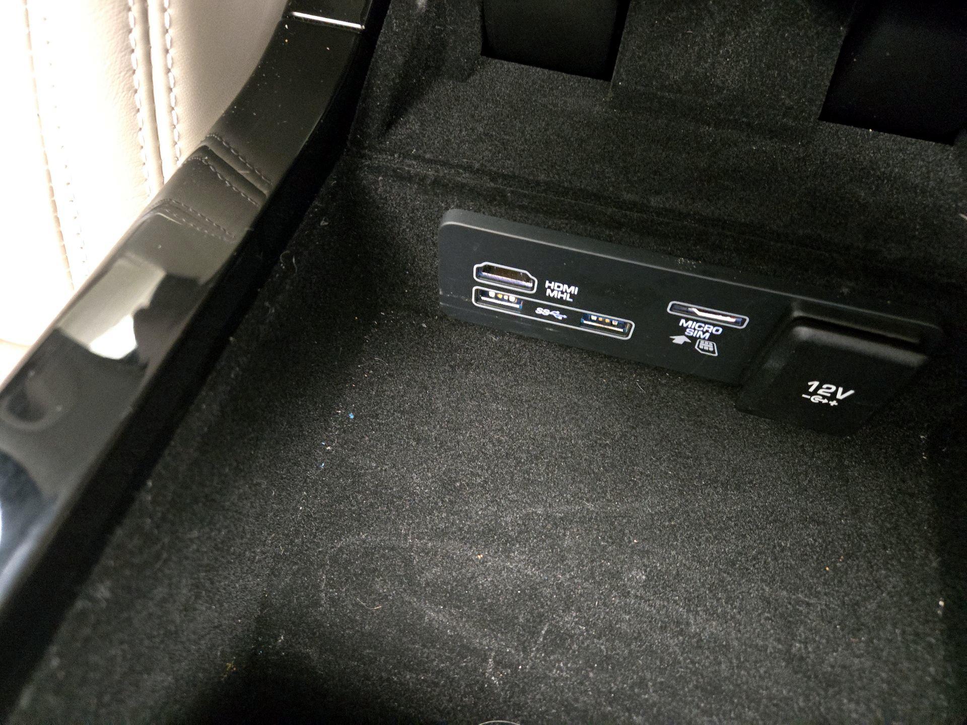 Thumbnail: 2018 Land Rover Range Rover Velar - 19