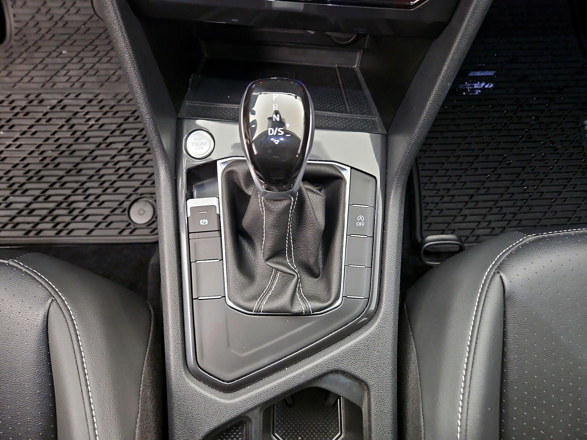 Thumbnail: 2024 Volkswagen Tiguan - 17