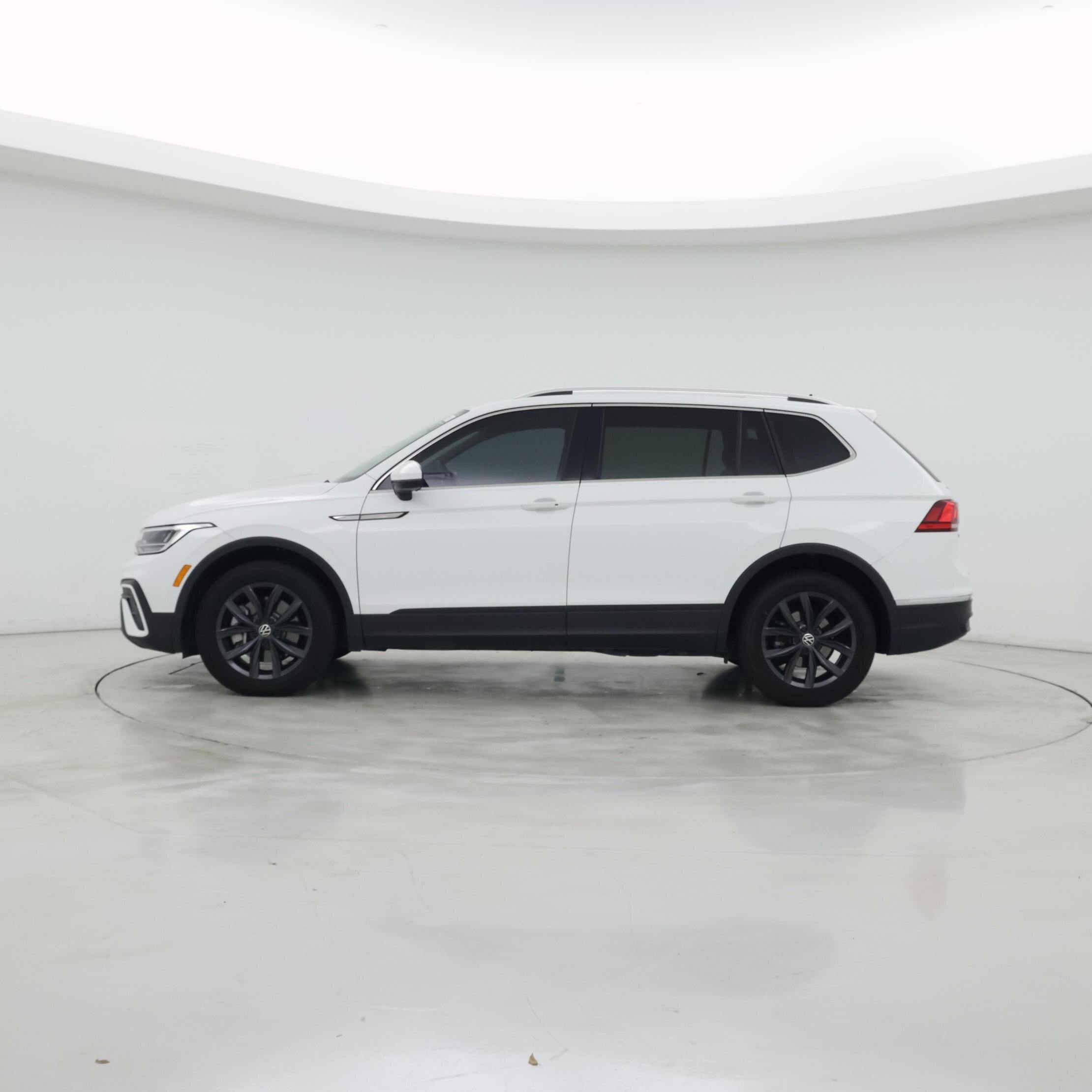 Thumbnail: 2024 Volkswagen Tiguan - 3