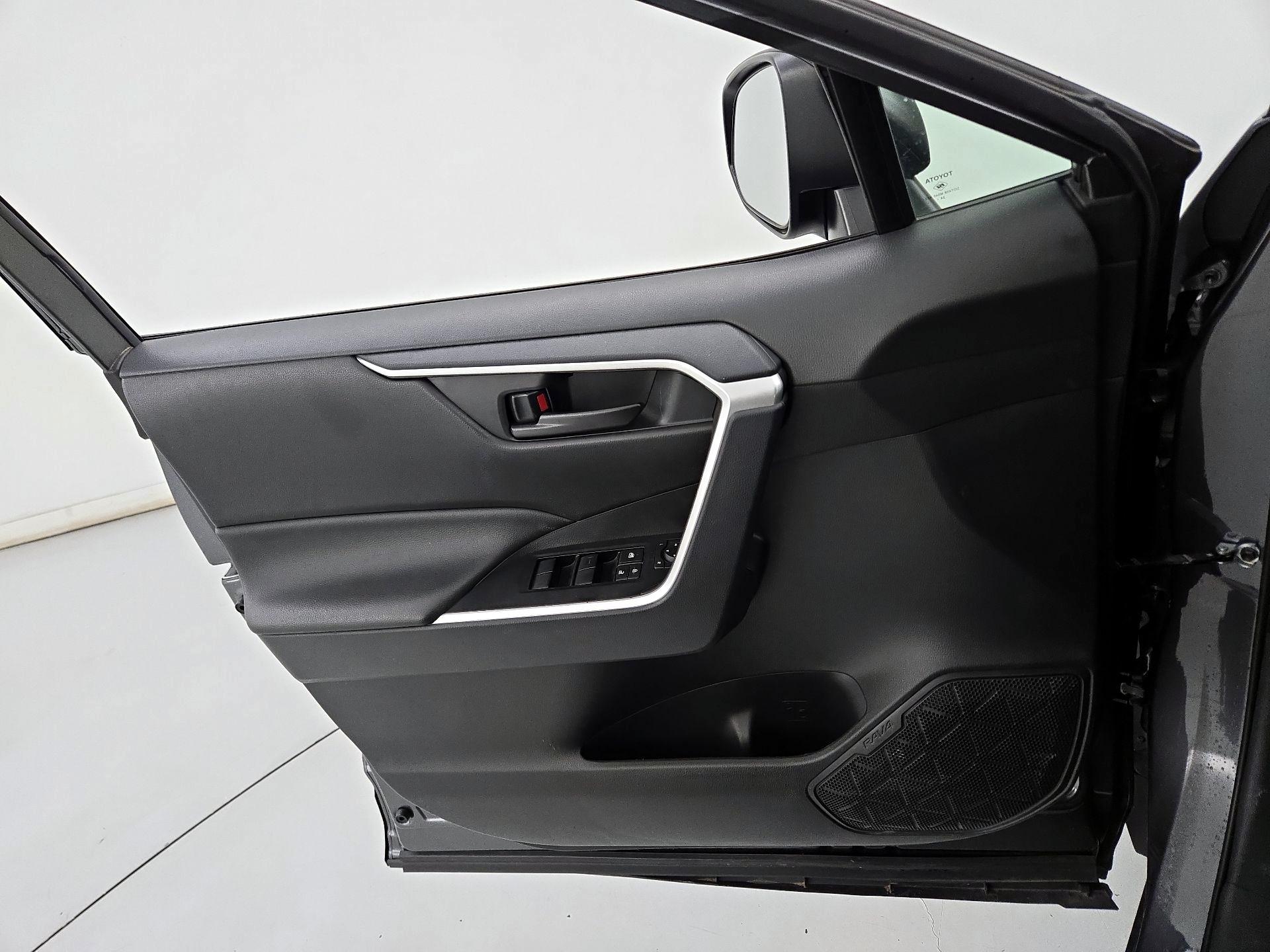 Thumbnail: 2025 Toyota RAV4 - 12