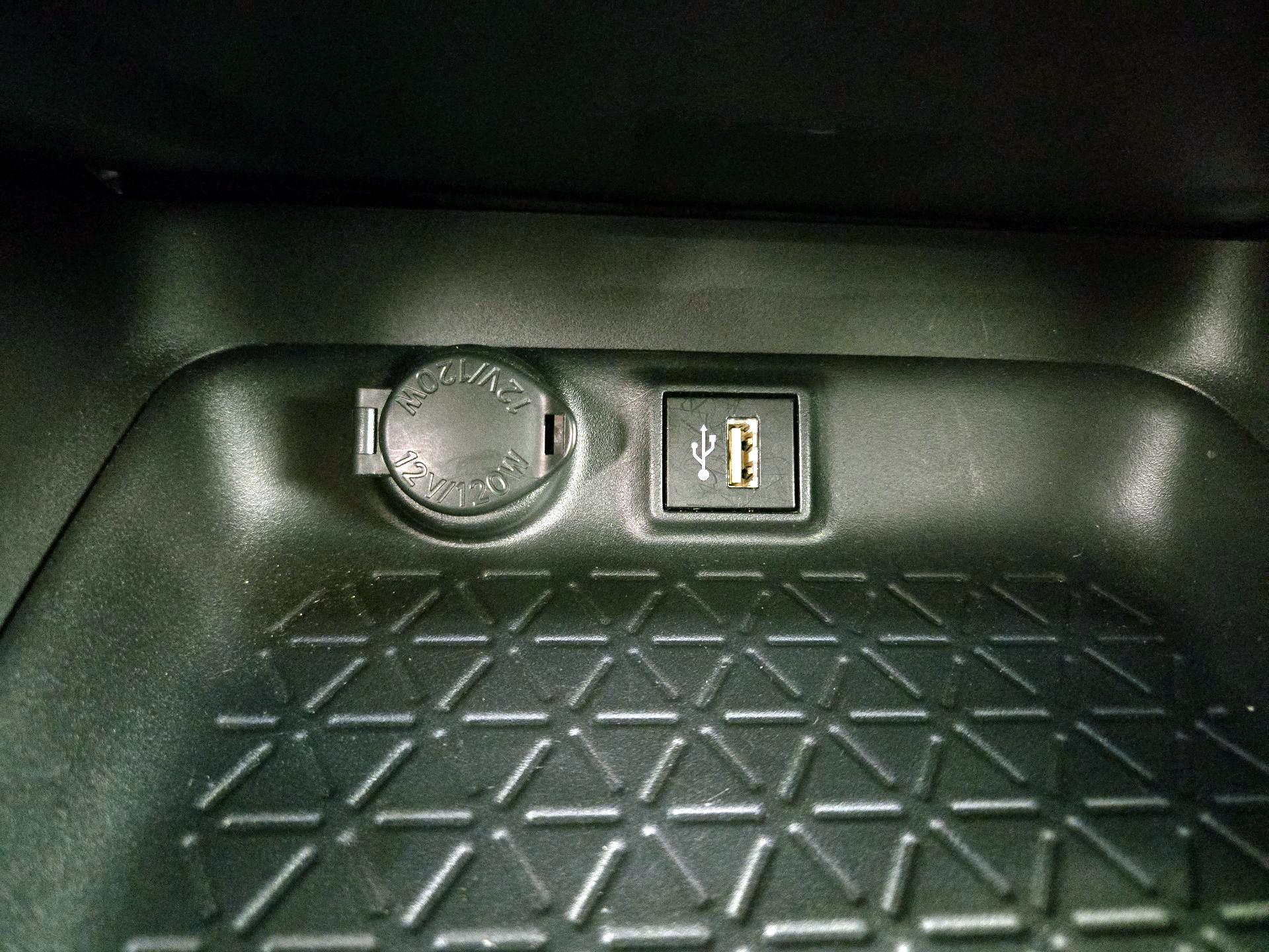 Thumbnail: 2025 Toyota RAV4 - 18