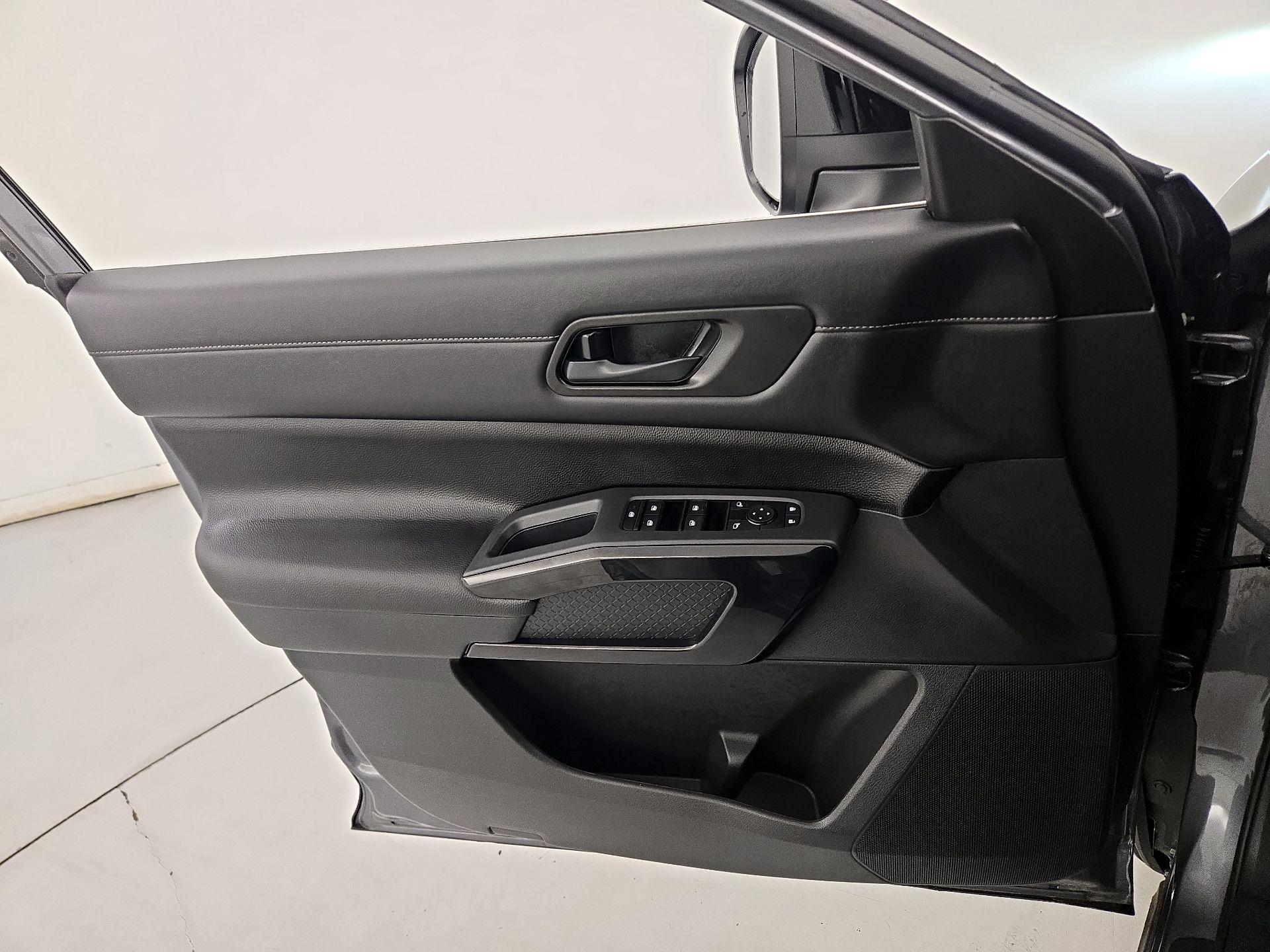 Thumbnail: 2025 Nissan Pathfinder - 12