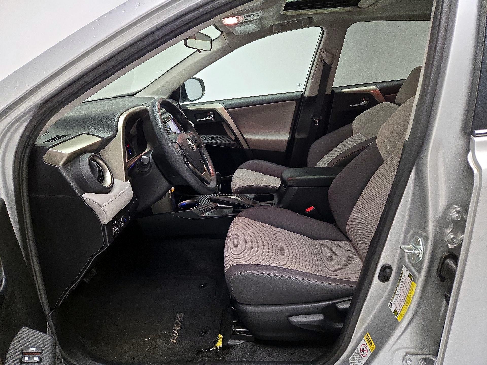 Thumbnail: 2015 Toyota RAV4 - 11