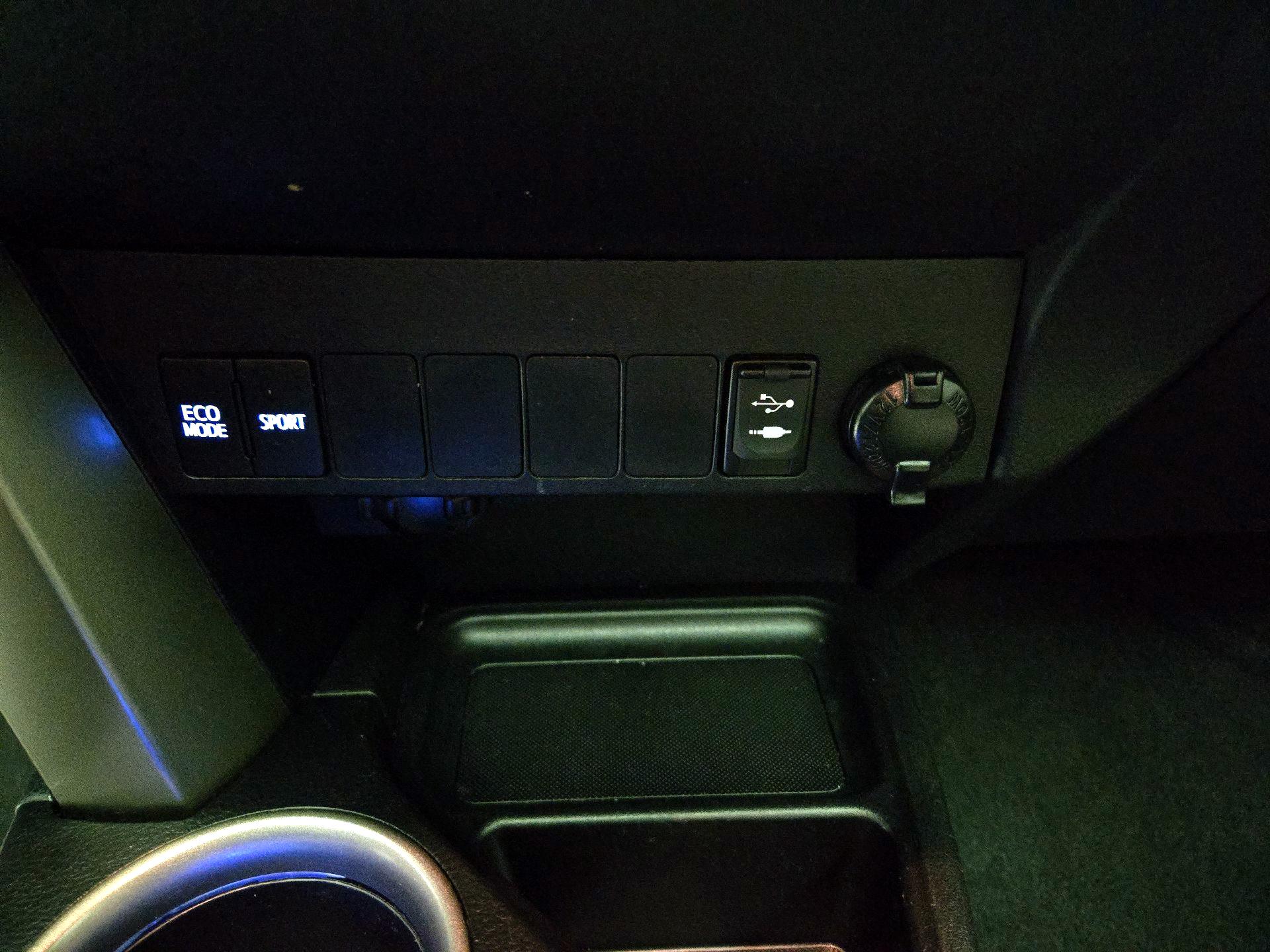 Thumbnail: 2015 Toyota RAV4 - 17