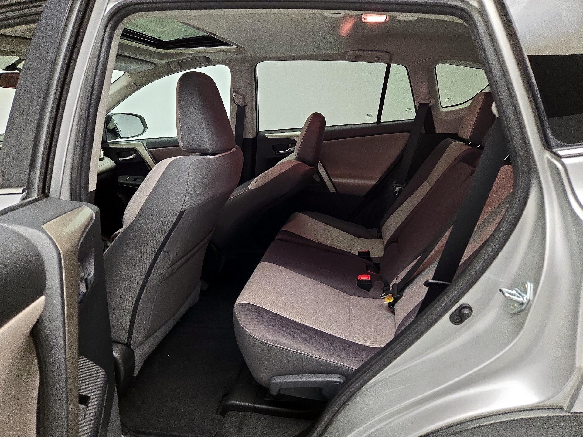 Thumbnail: 2015 Toyota RAV4 - 19