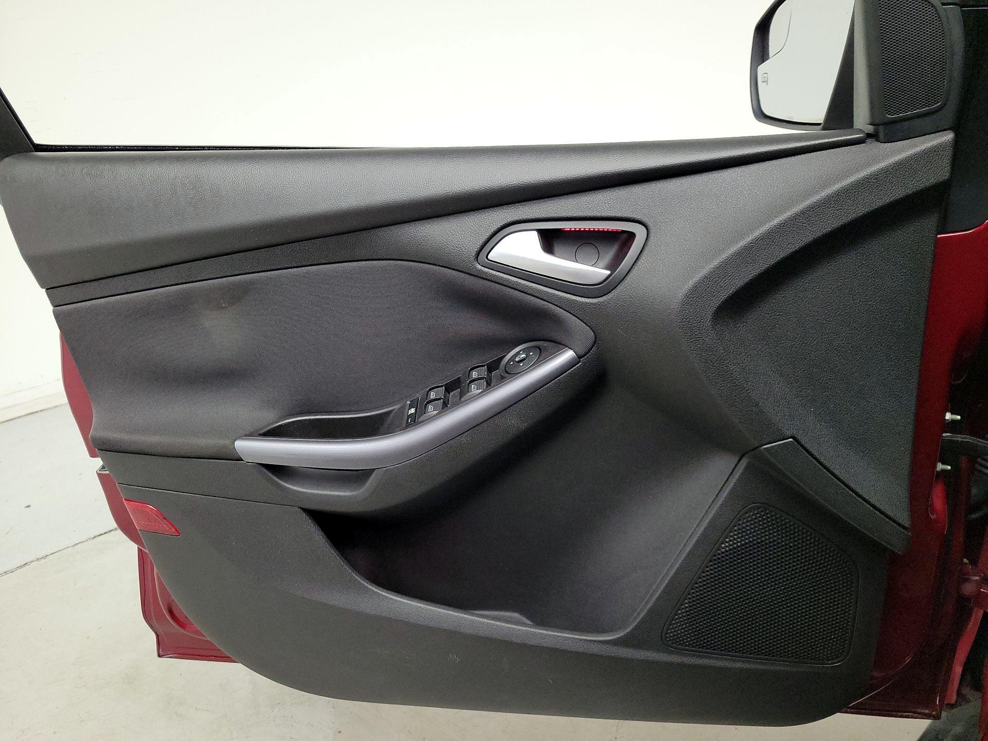 Thumbnail: 2014 Ford Focus - 12