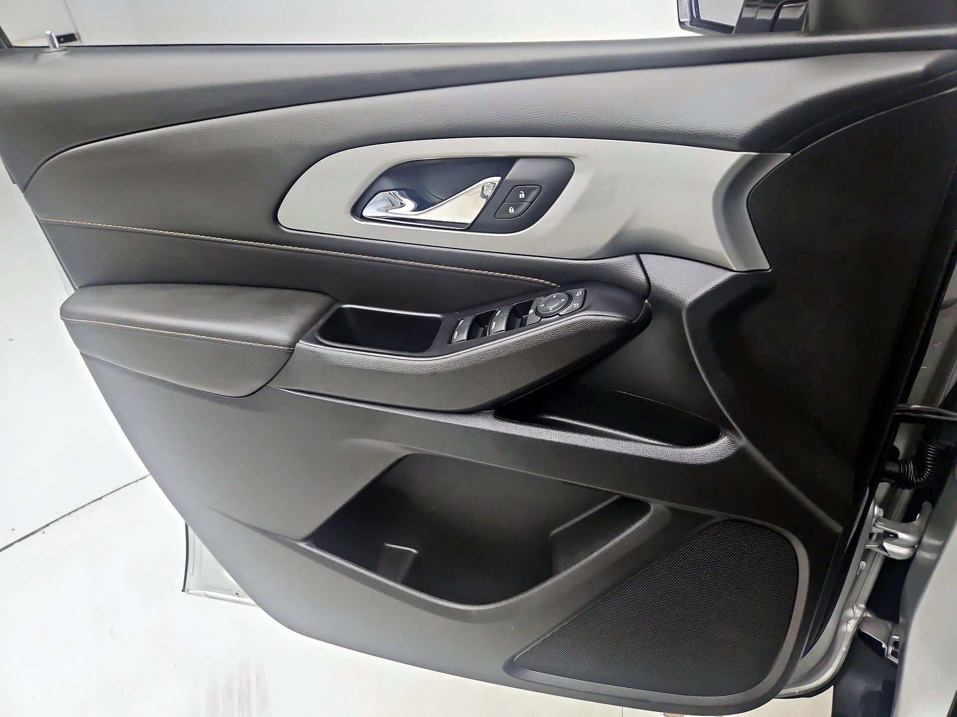 Thumbnail: 2020 Chevrolet Traverse - 12