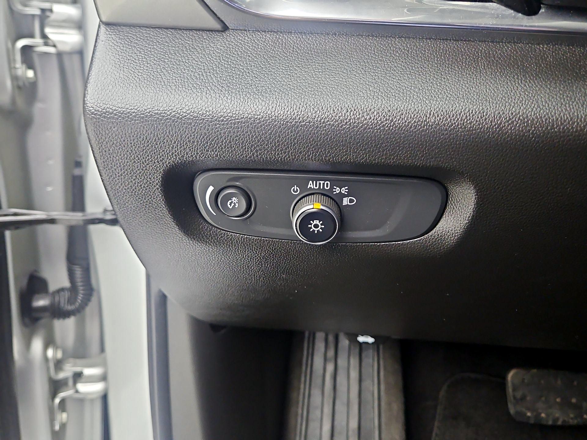 Thumbnail: 2020 Chevrolet Traverse - 13