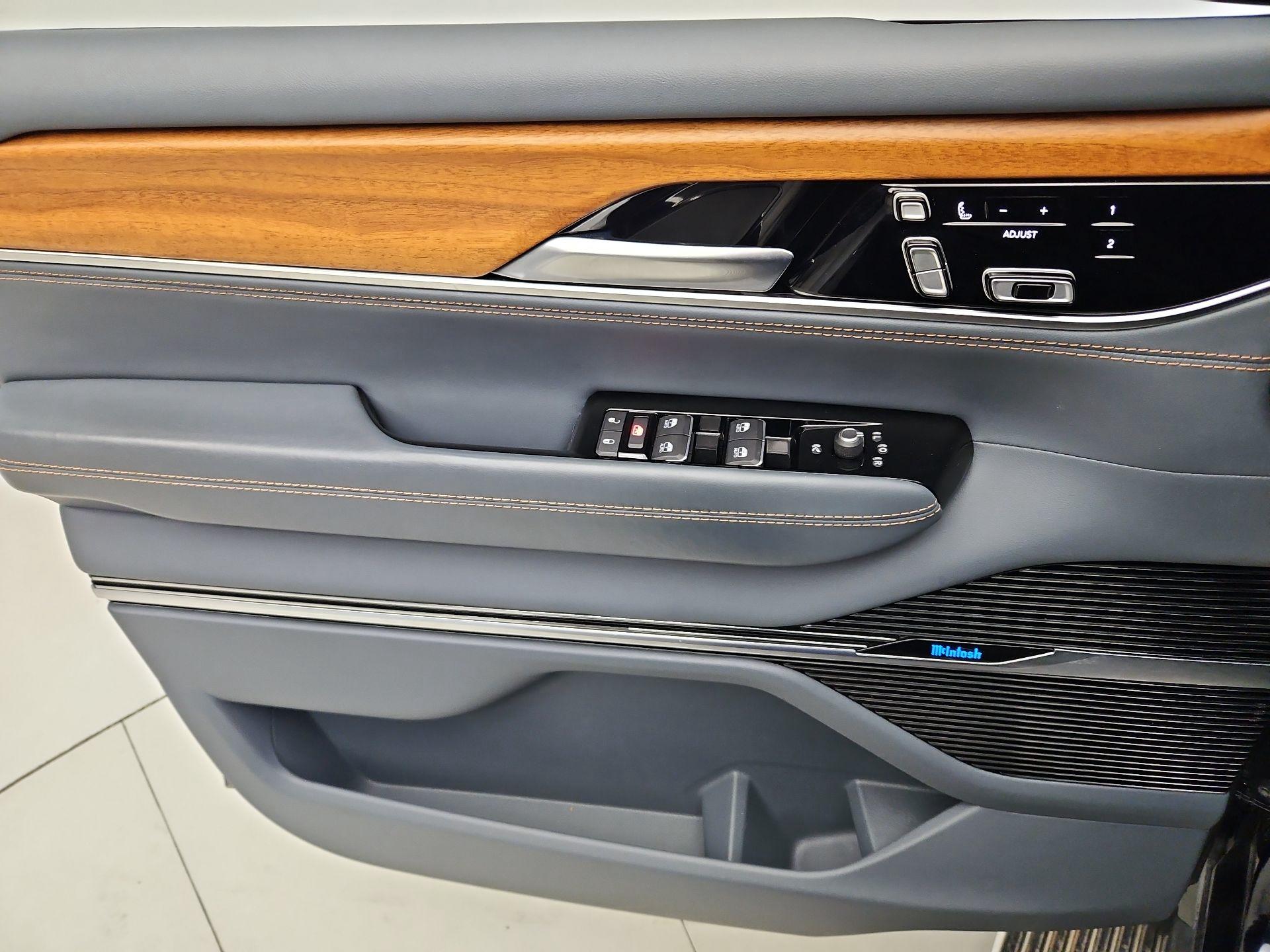 Thumbnail: 2022 Jeep Grand Wagoneer - 12