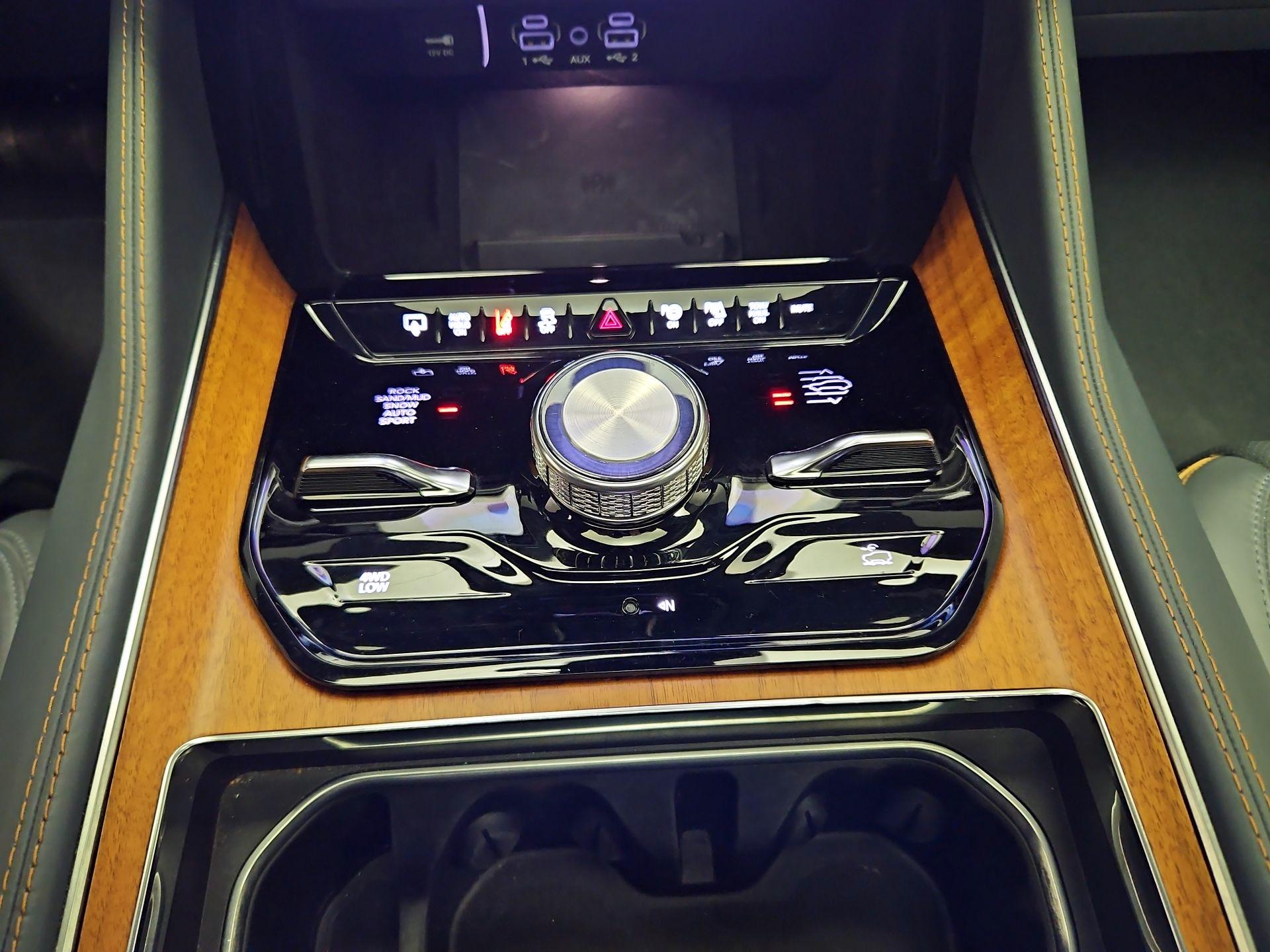 Thumbnail: 2022 Jeep Grand Wagoneer - 18