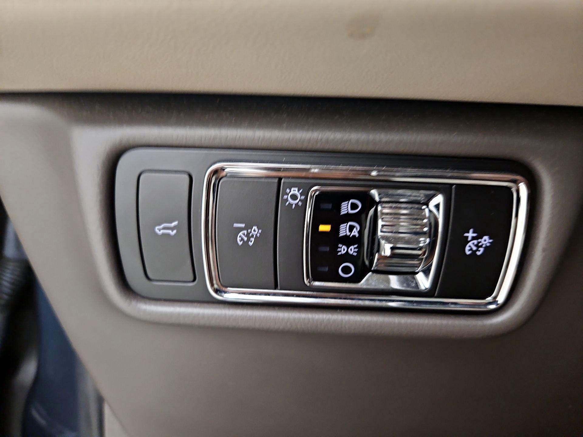 Thumbnail: 2023 Lincoln Aviator - 13