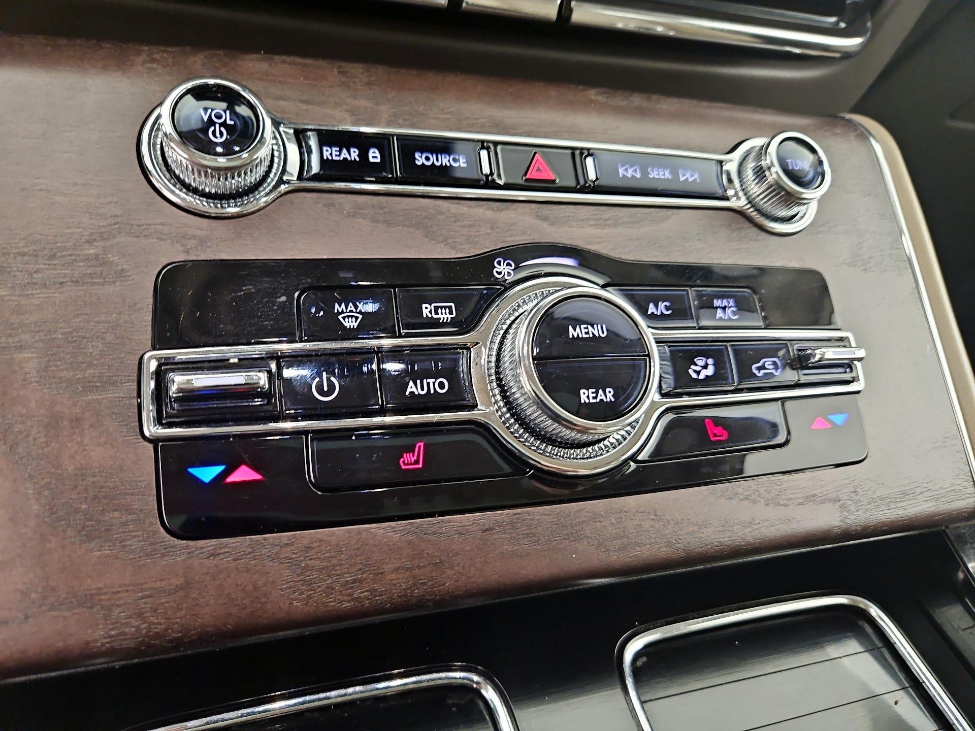 Thumbnail: 2023 Lincoln Aviator - 17