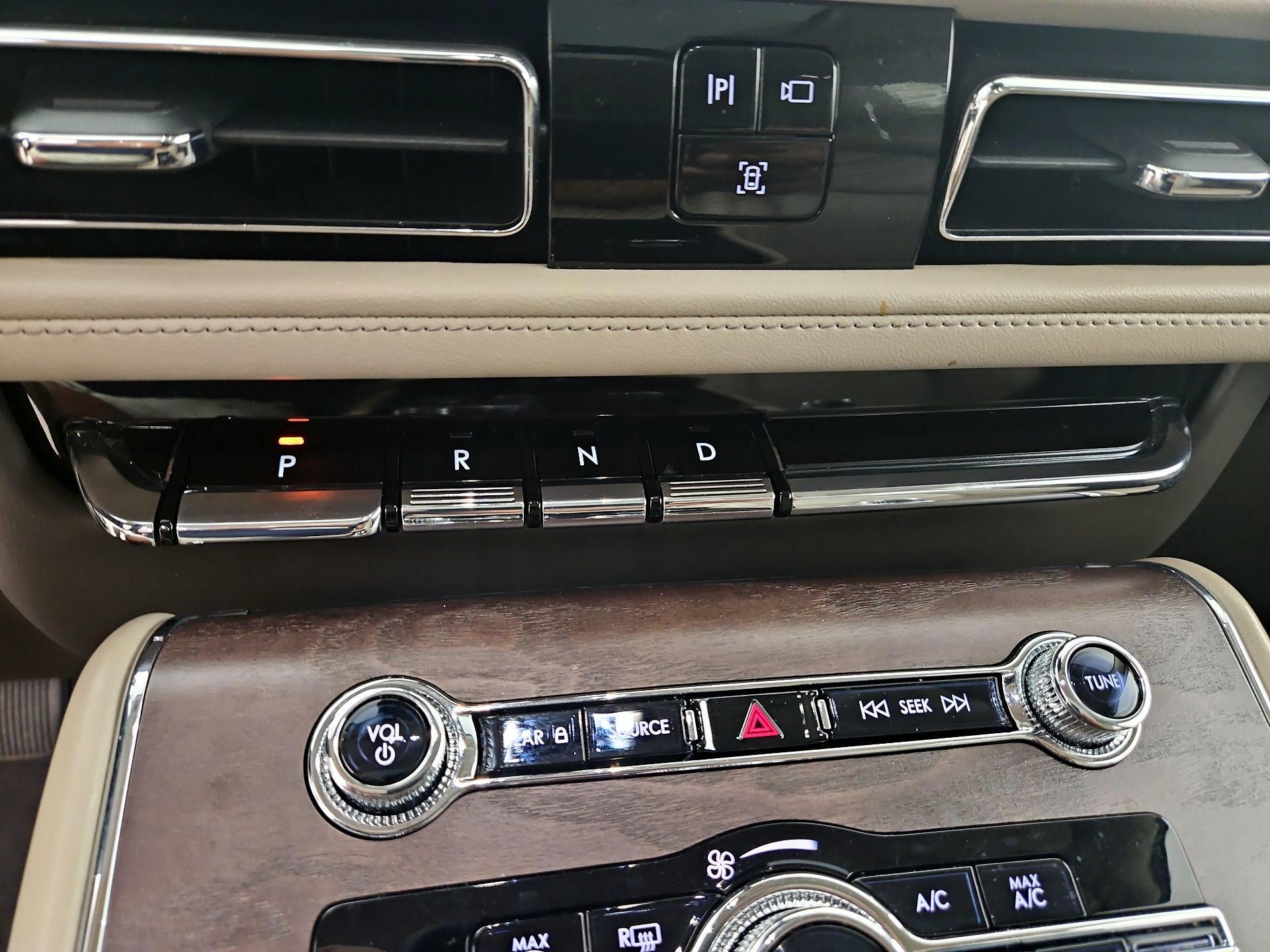 Thumbnail: 2023 Lincoln Aviator - 18