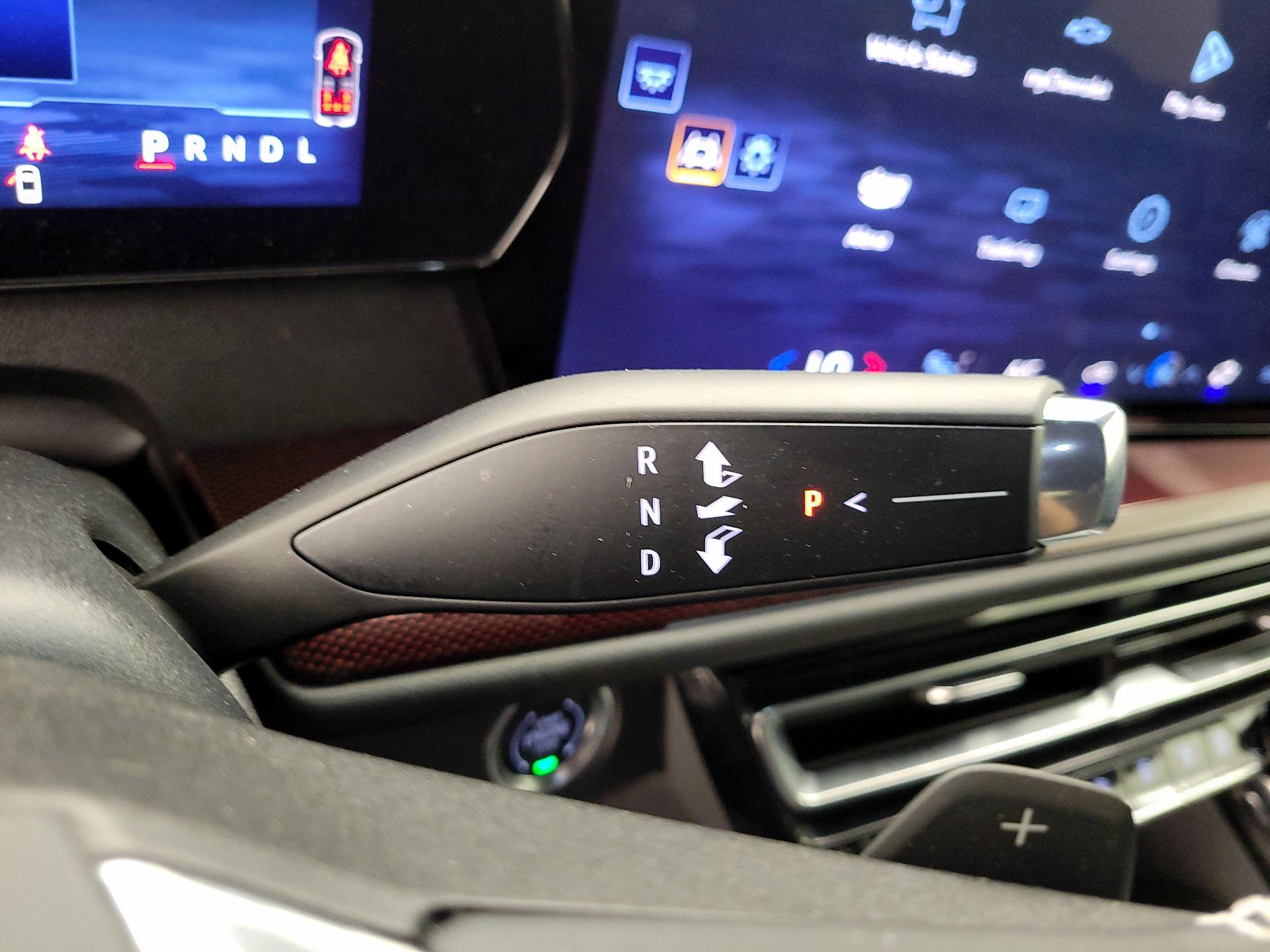 Thumbnail: 2025 Chevrolet Traverse - 18