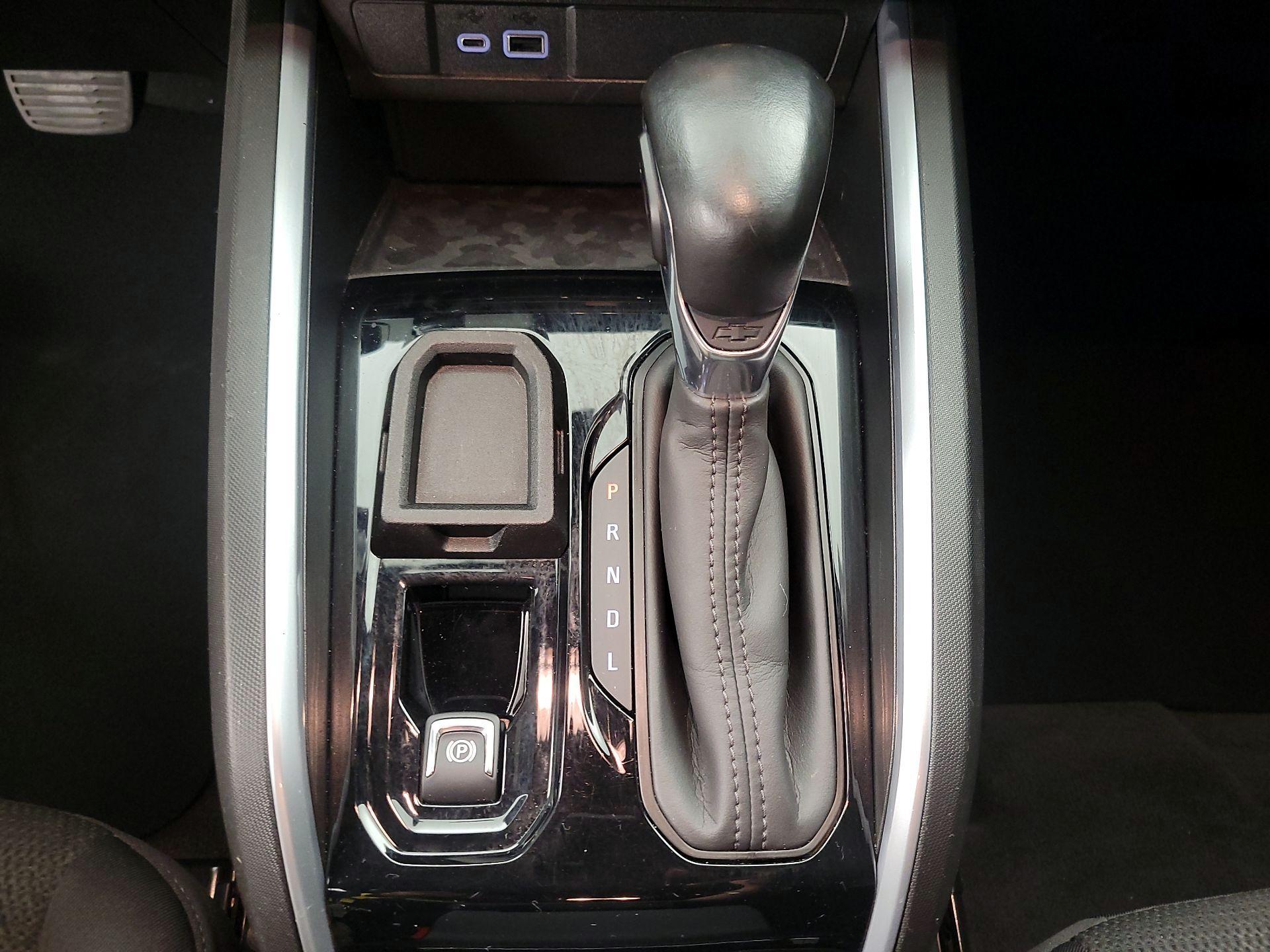 Thumbnail: 2023 Chevrolet Colorado - 17