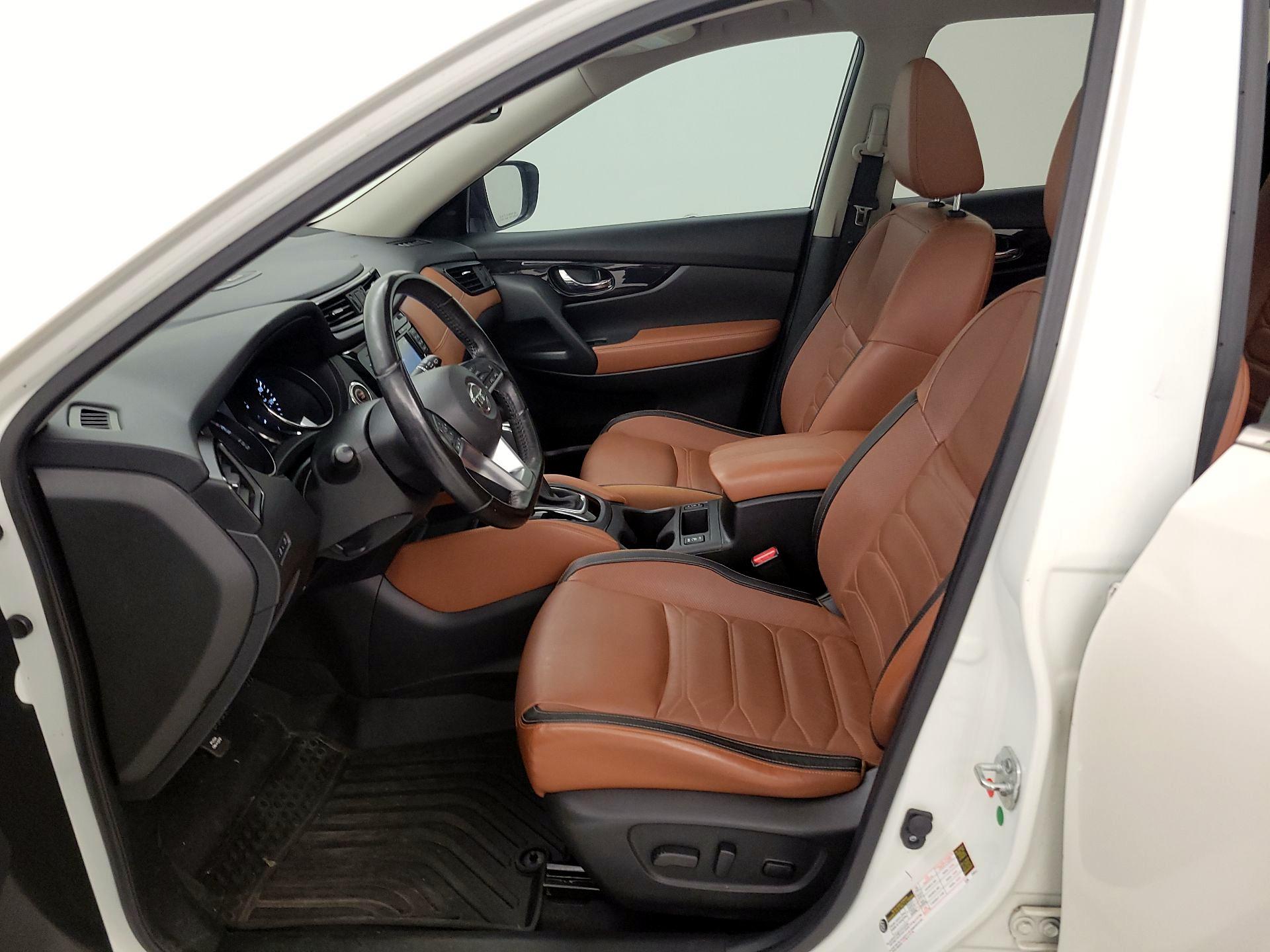 Thumbnail: 2017 Nissan Rogue - 11