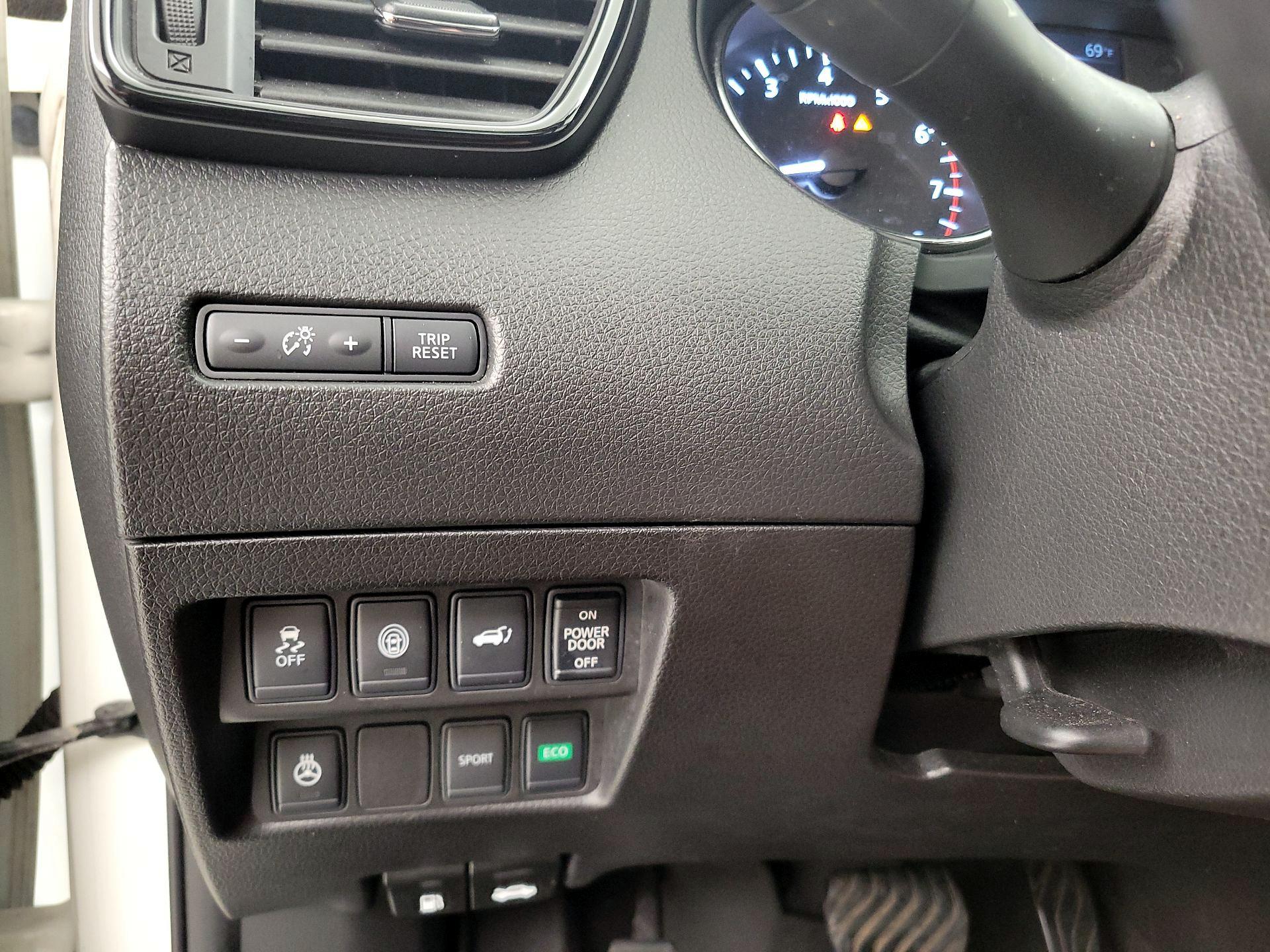 Thumbnail: 2017 Nissan Rogue - 13