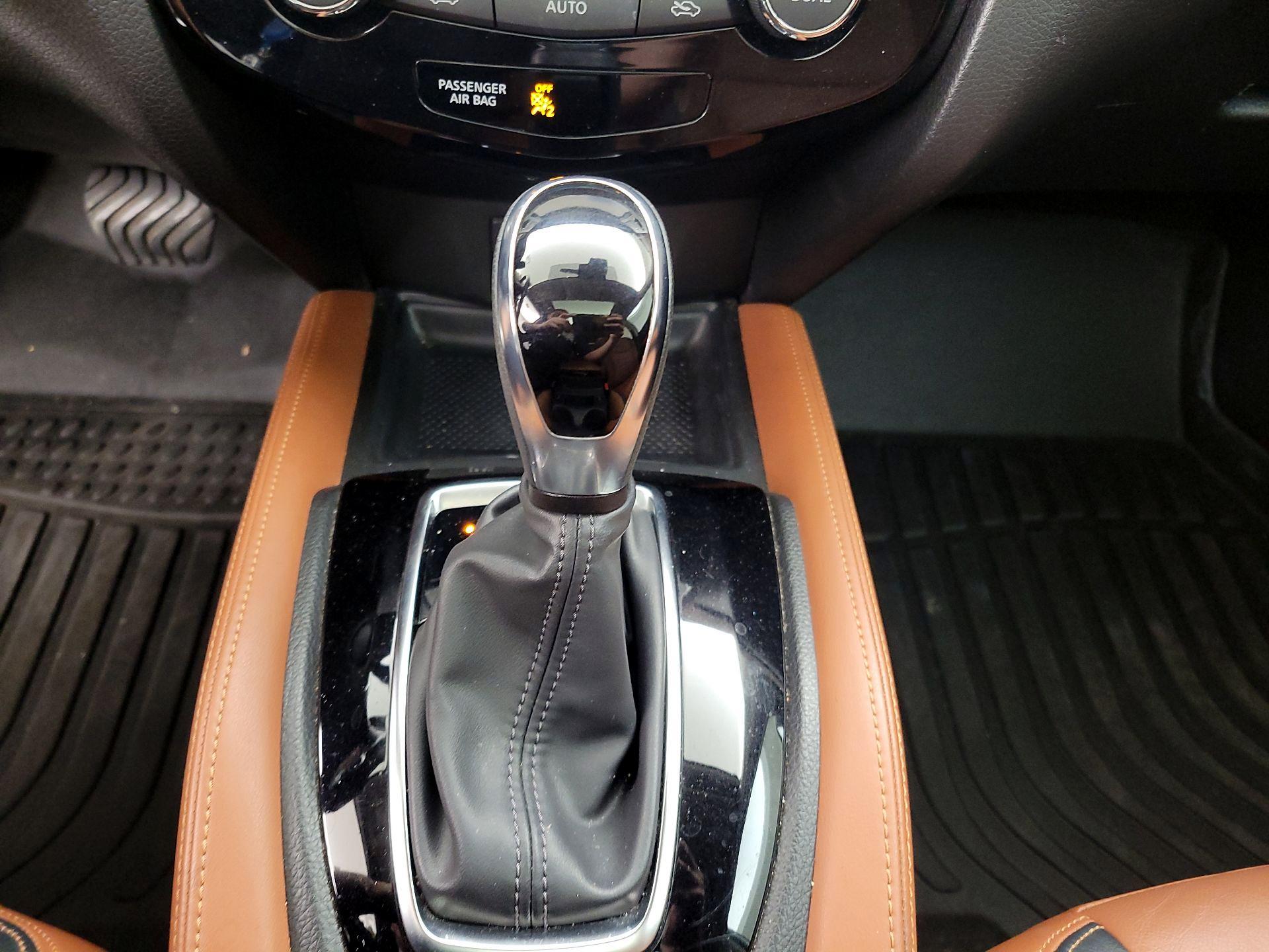 Thumbnail: 2017 Nissan Rogue - 17