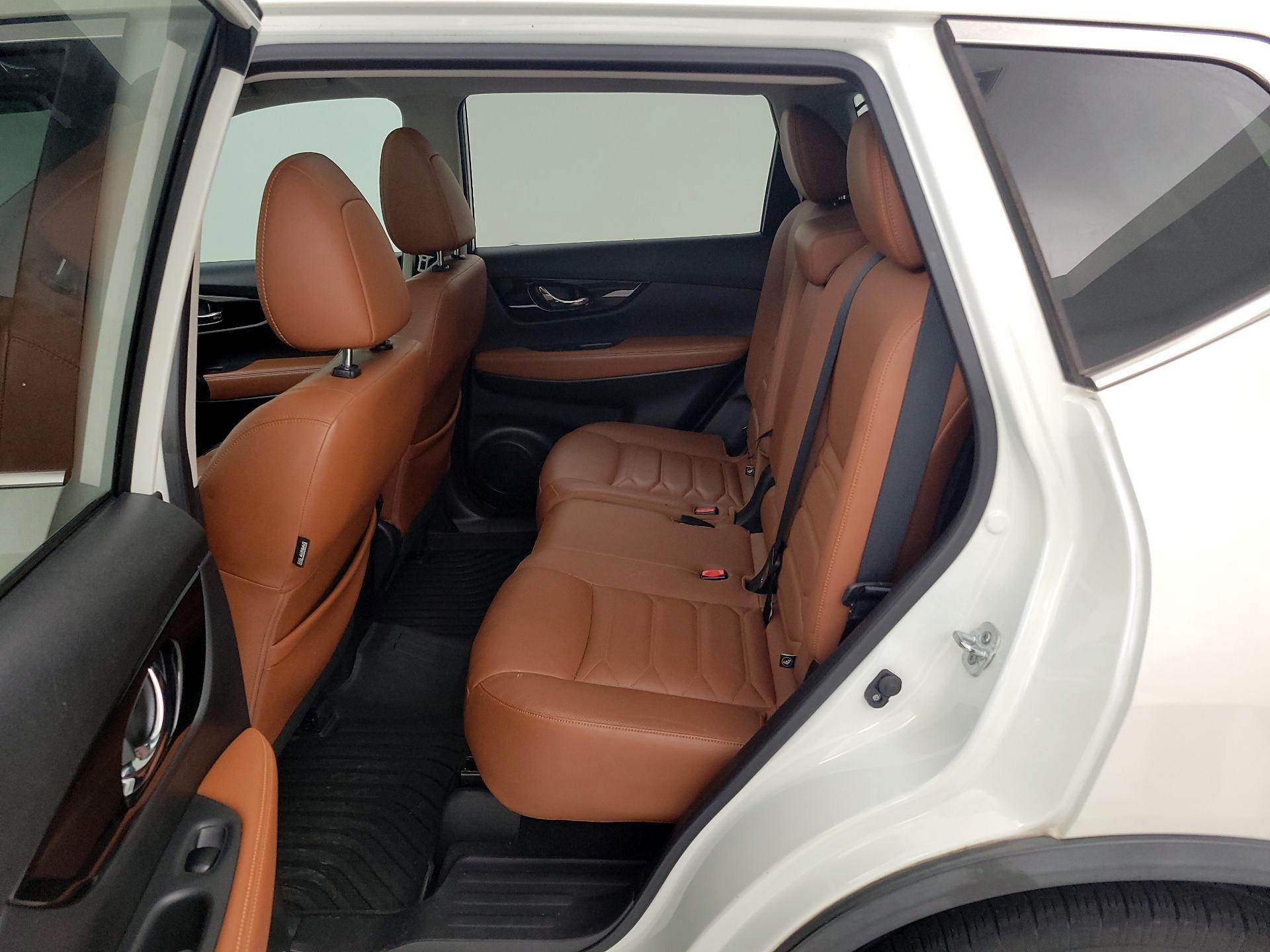 Thumbnail: 2017 Nissan Rogue - 20