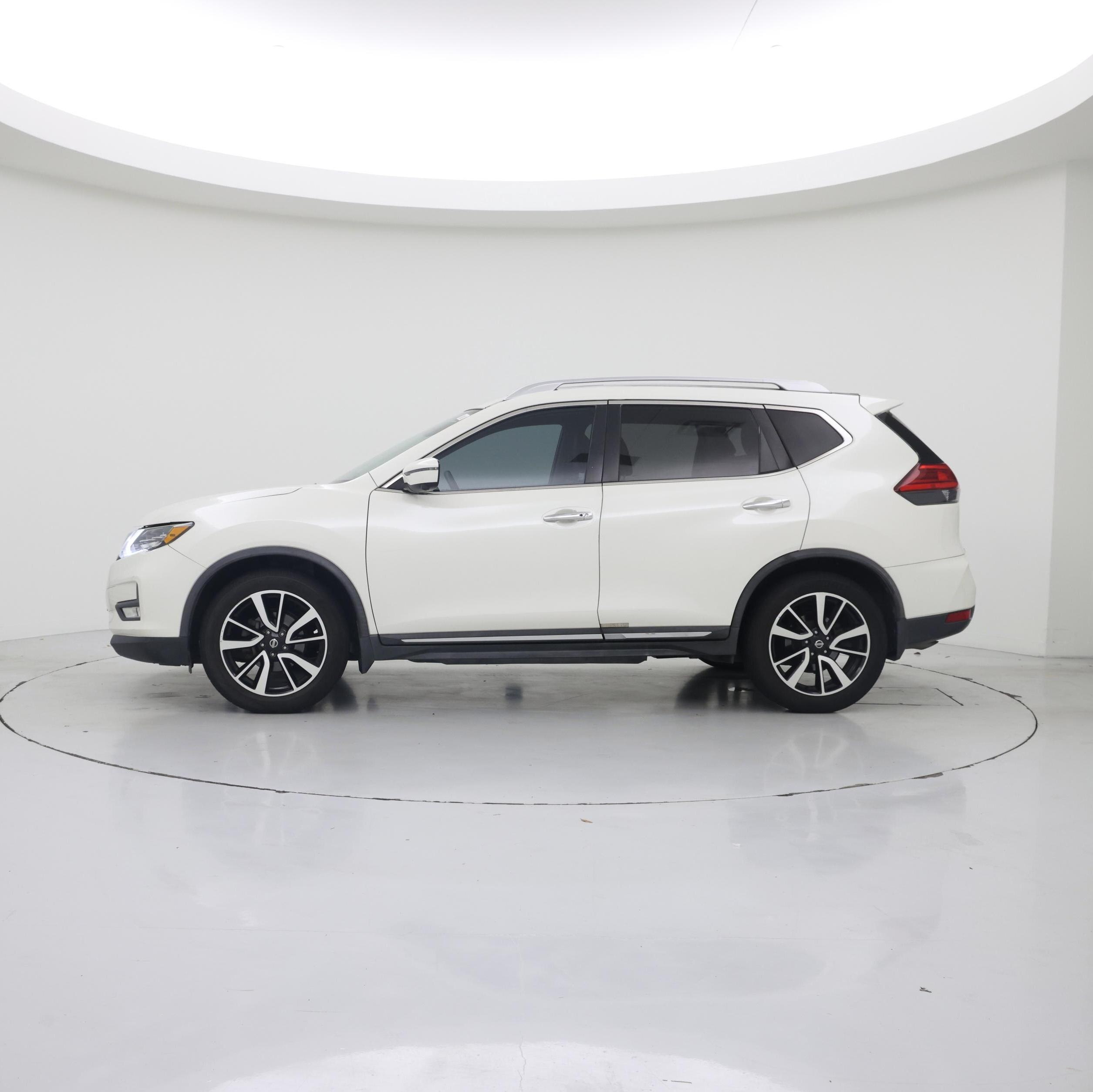 Thumbnail: 2017 Nissan Rogue - 3