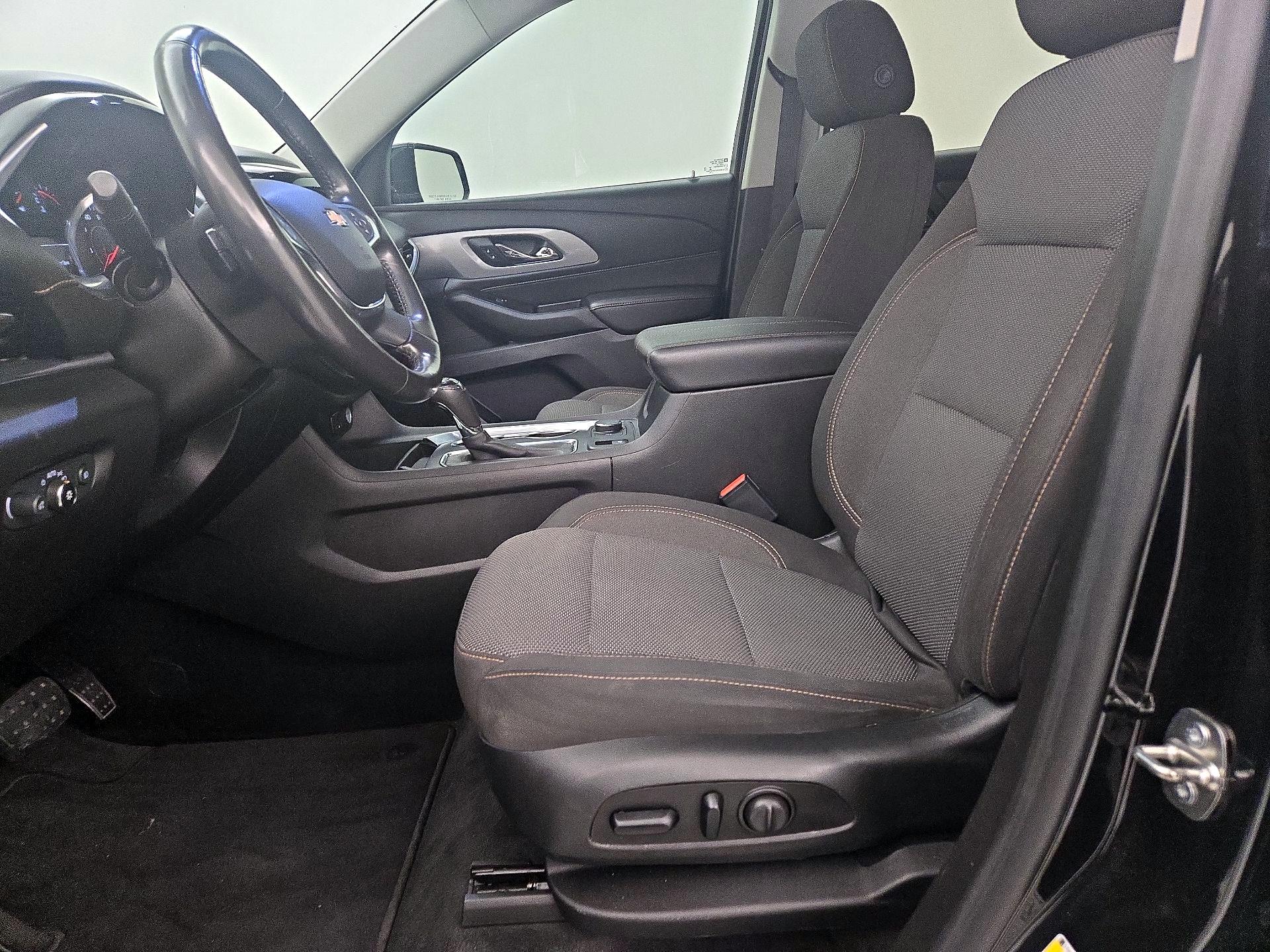 Thumbnail: 2020 Chevrolet Traverse - 11