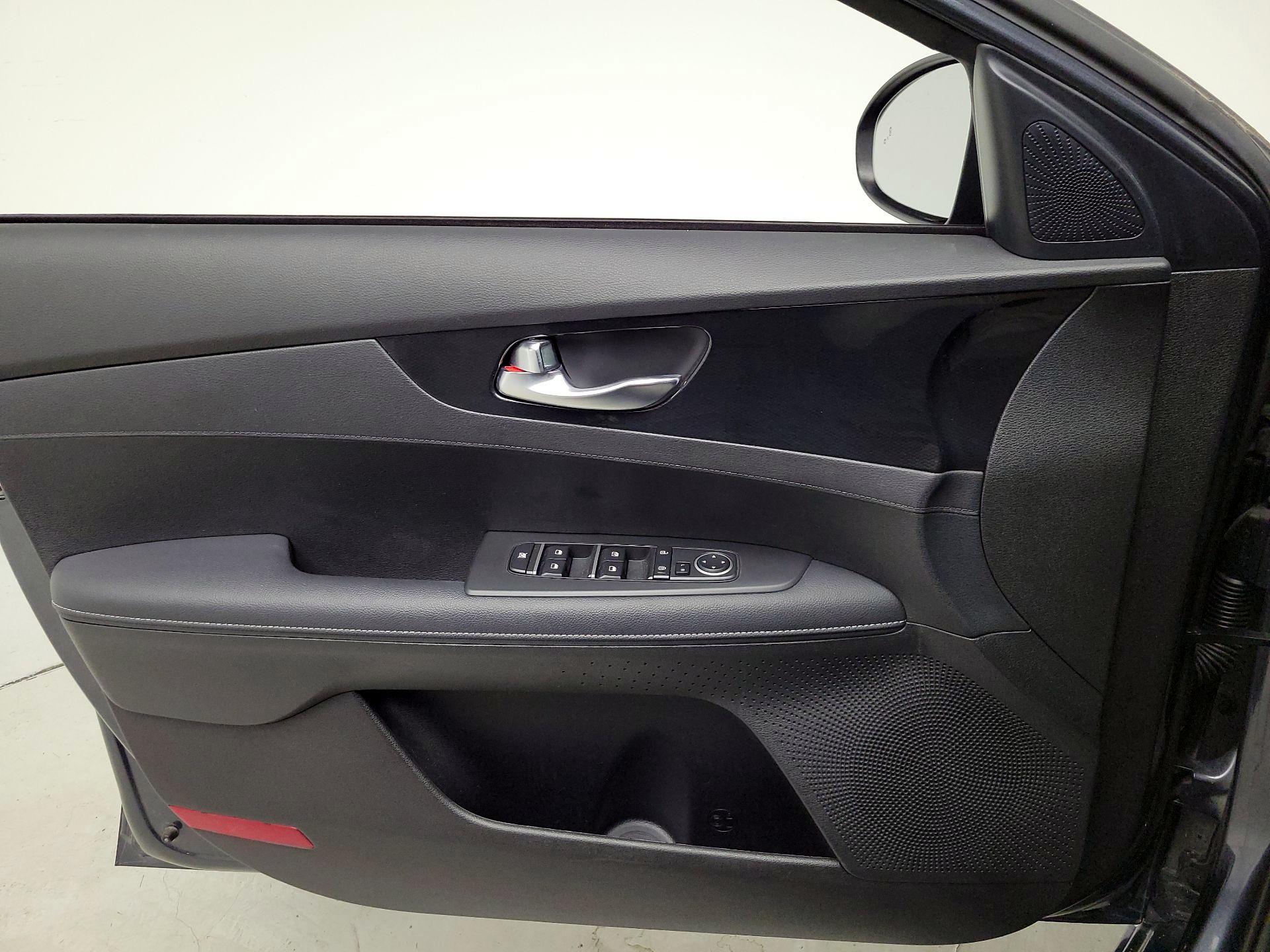 Thumbnail: 2023 Kia Forte - 12