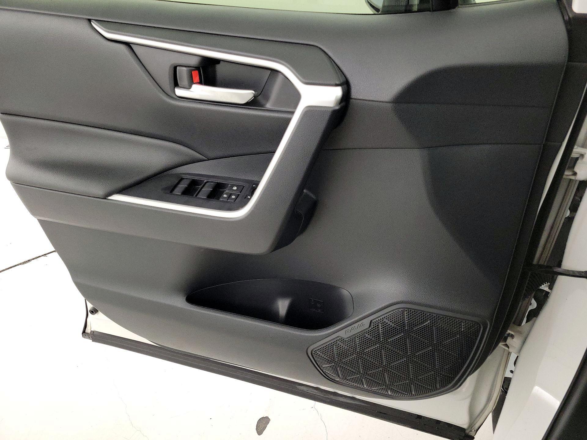 Thumbnail: 2019 Toyota RAV4 - 12