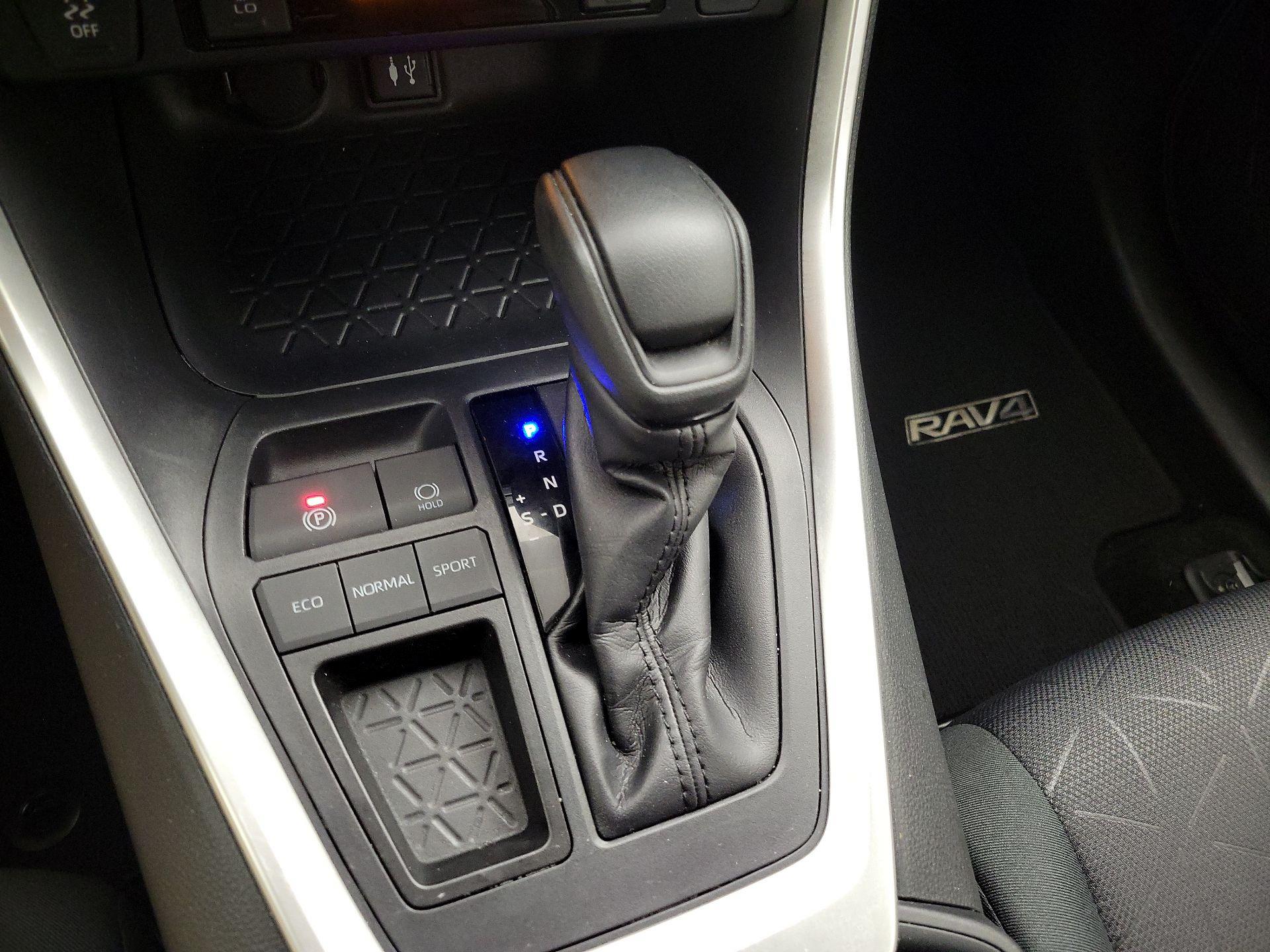 Thumbnail: 2019 Toyota RAV4 - 17