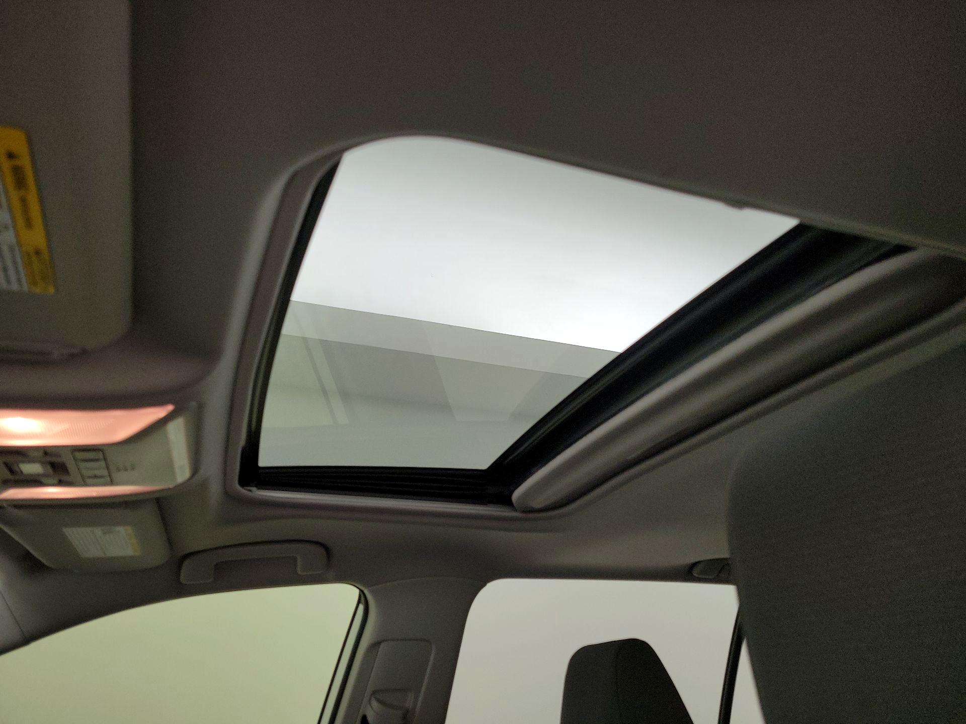 Thumbnail: 2019 Toyota RAV4 - 19