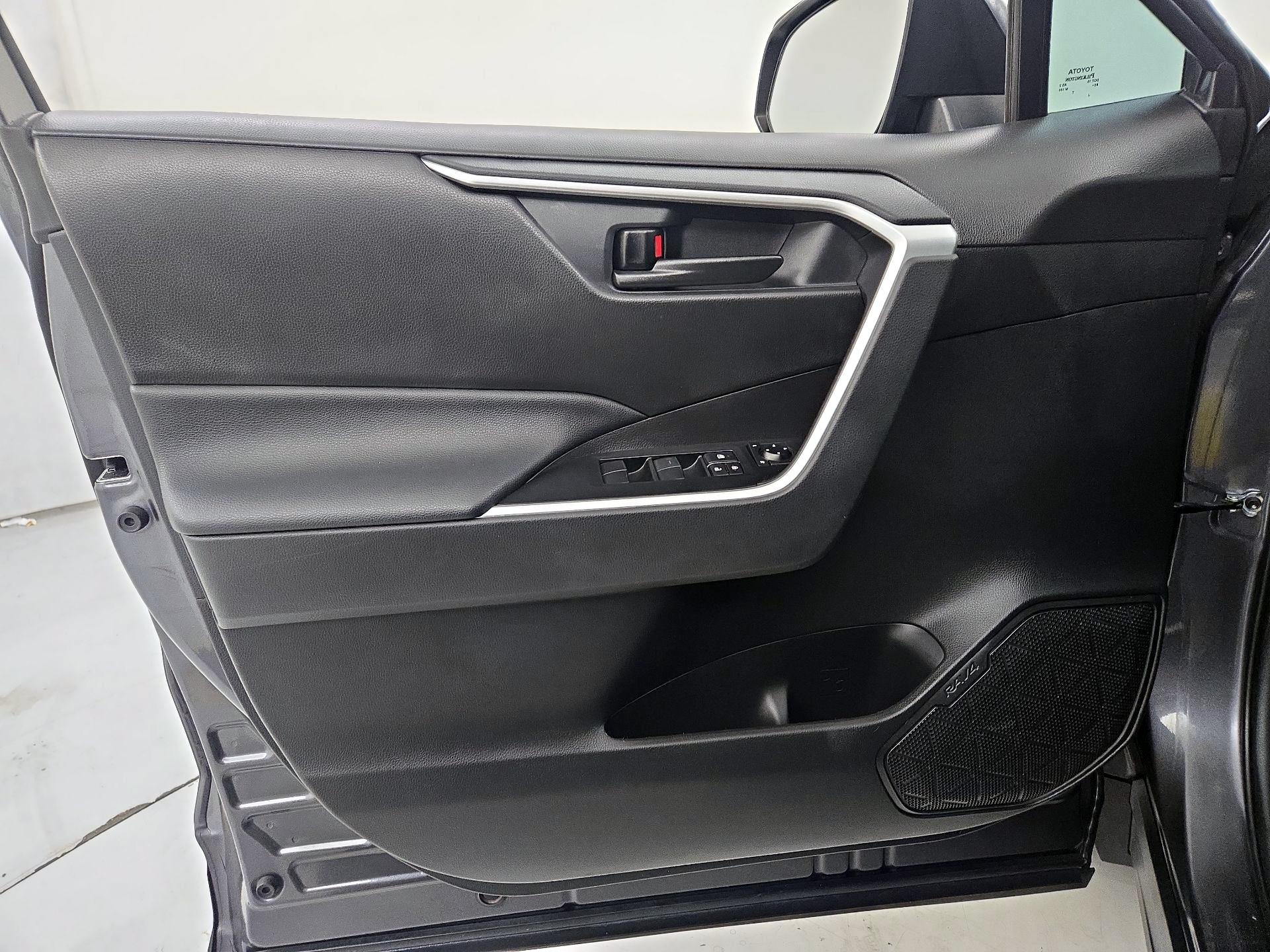 Thumbnail: 2022 Toyota RAV4 - 12