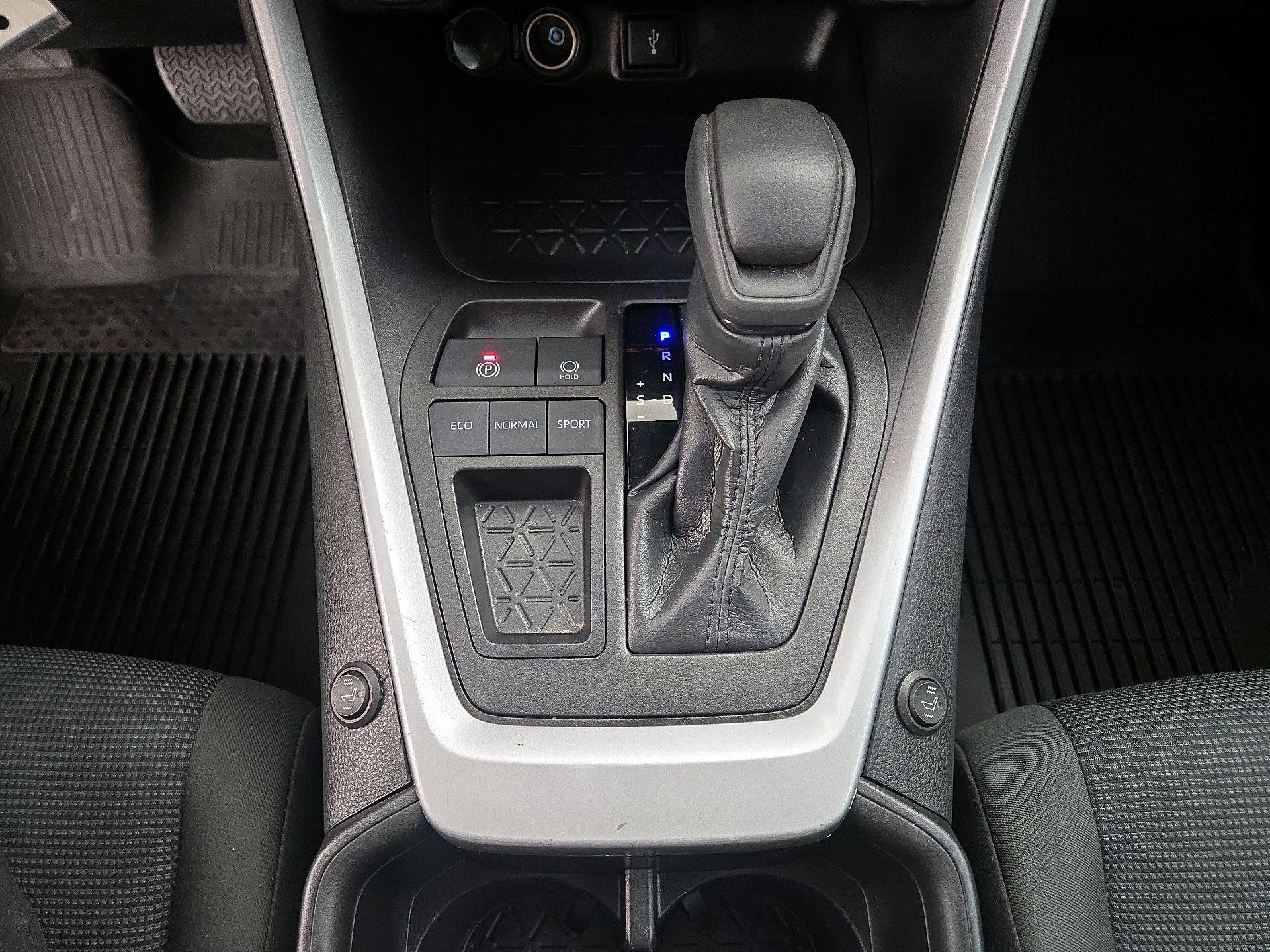 Thumbnail: 2022 Toyota RAV4 - 17