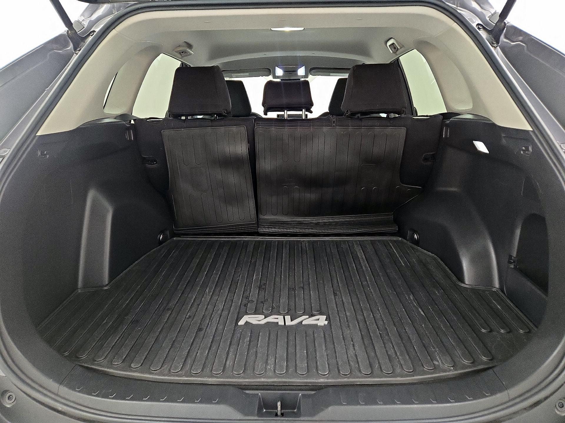 Thumbnail: 2022 Toyota RAV4 - 20