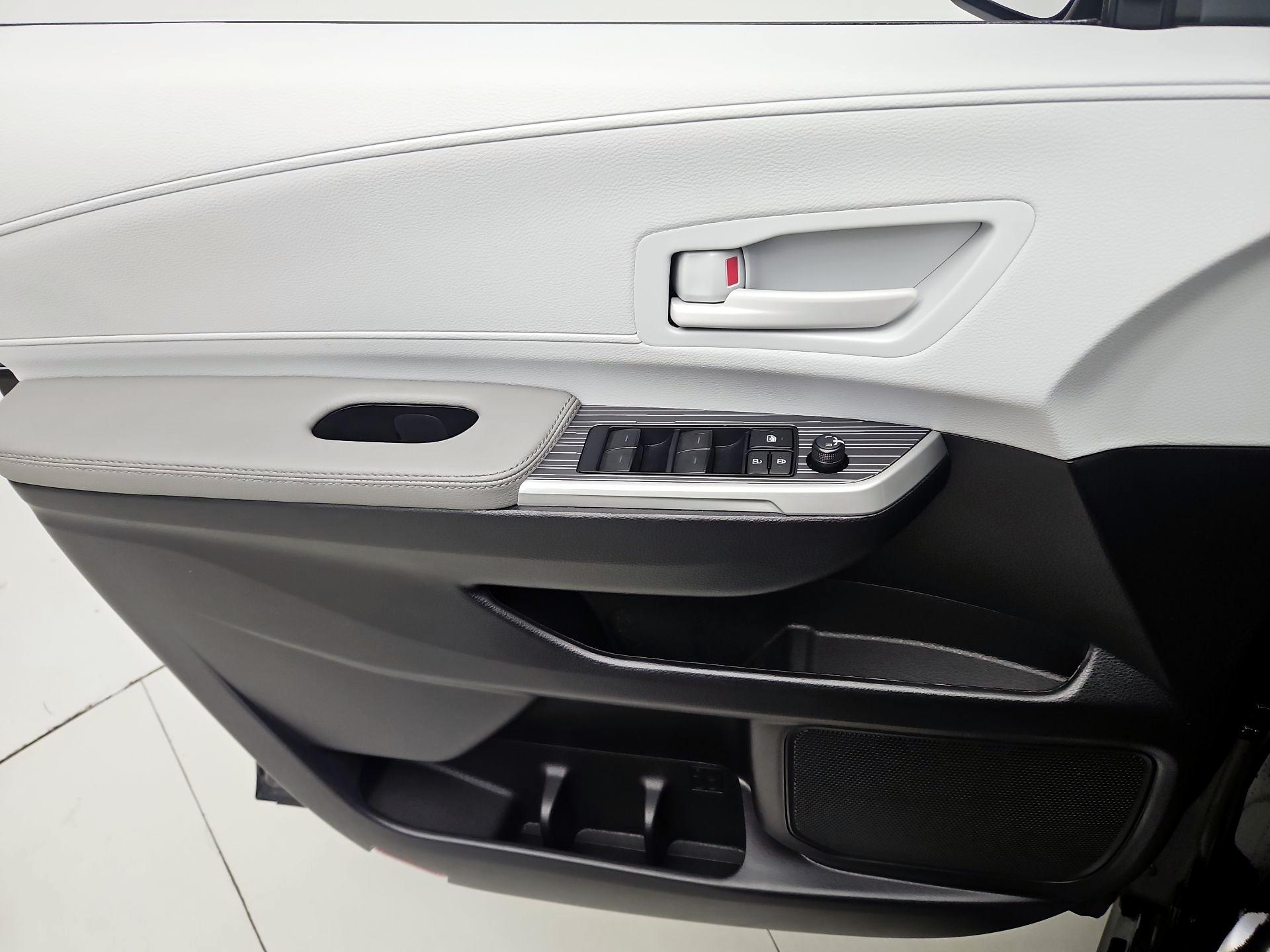 Thumbnail: 2025 Toyota Sienna - 12