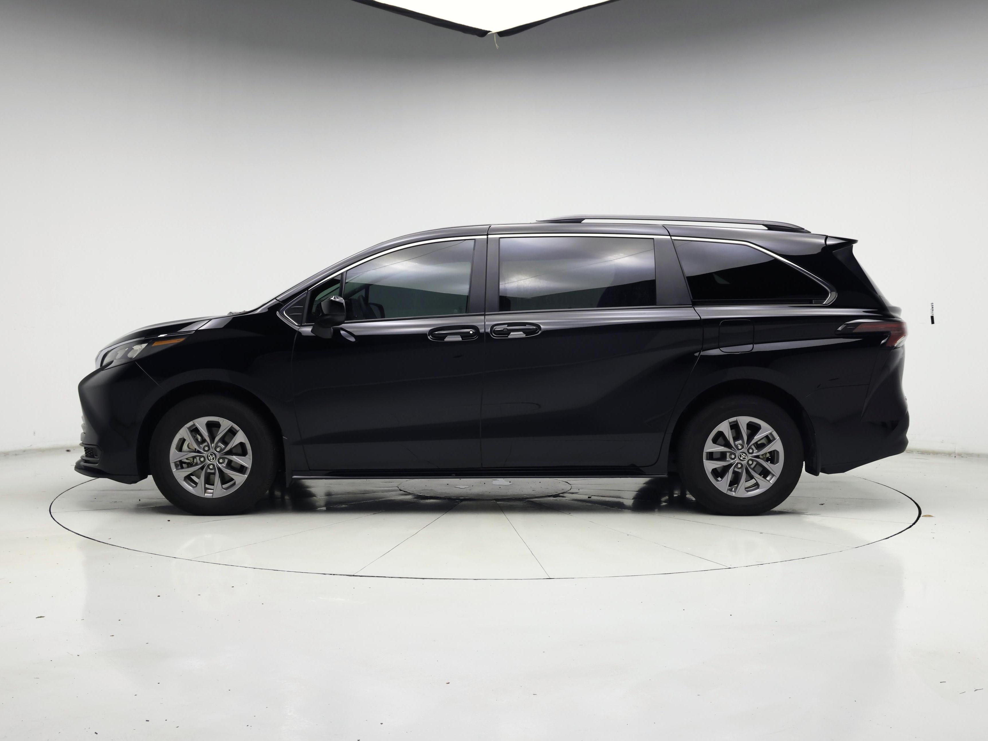 Thumbnail: 2025 Toyota Sienna - 3