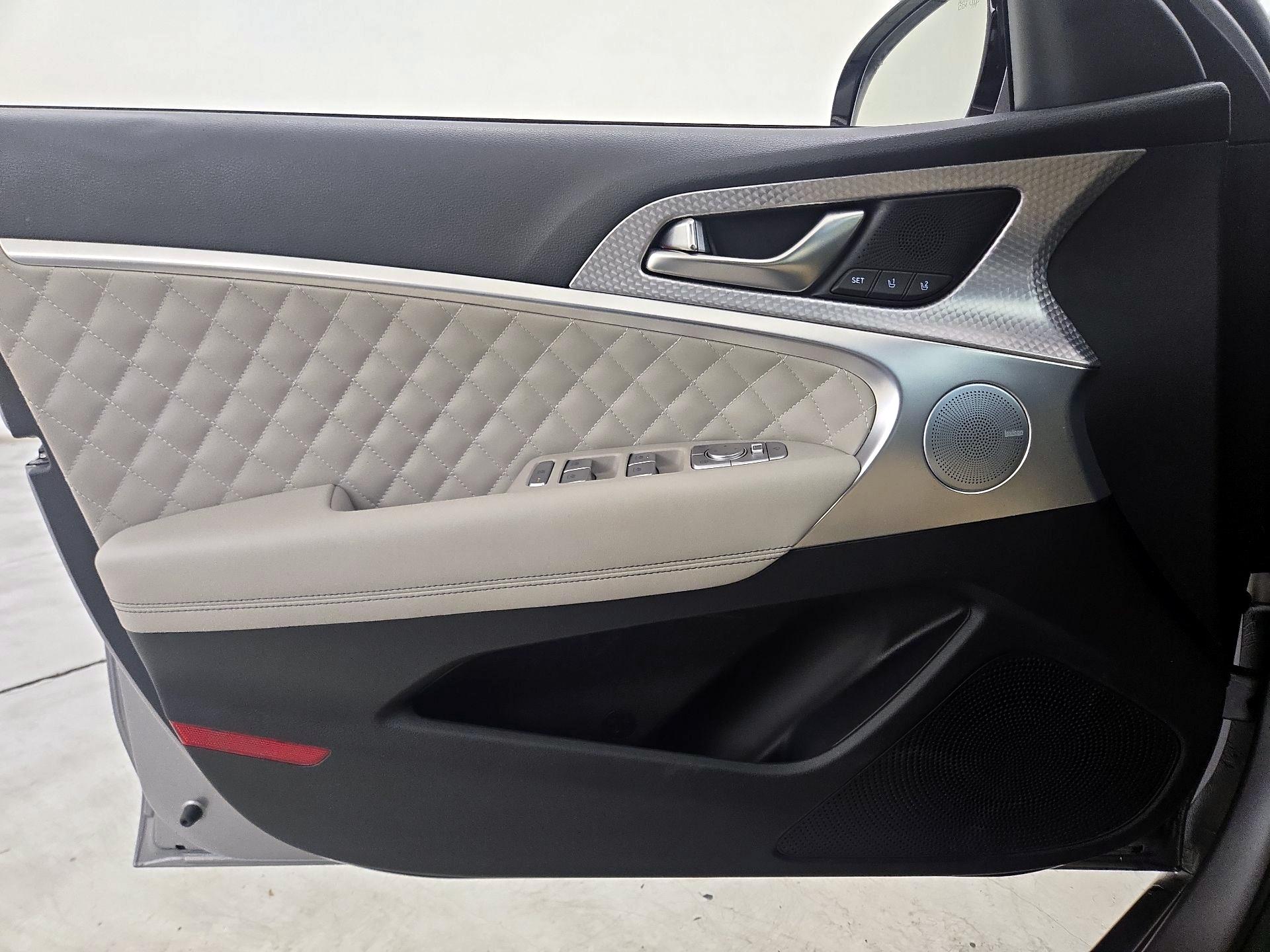 Thumbnail: 2022 Genesis G70 - 12