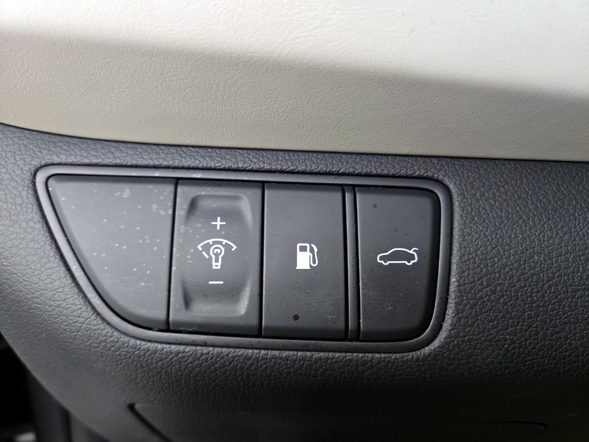 Thumbnail: 2022 Genesis G70 - 13